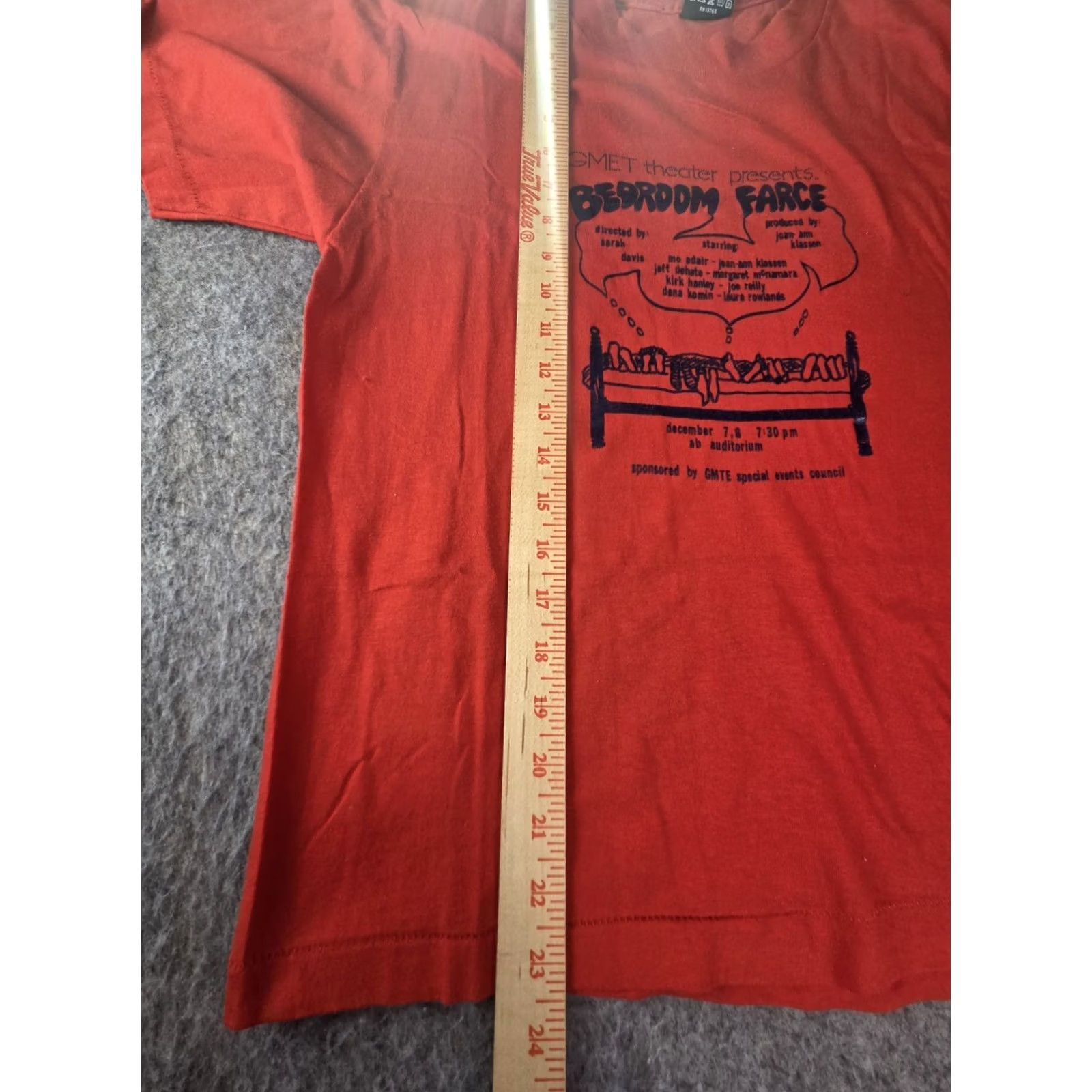 Vintage VINTAGE Alan Ayckbourn Play T Shirt Red USA Large Single Stitch Unisex Adults Short Sleeve Stitch 90s Theme ©️ Size US L / EU 52-54 / 3 - 7 Thumbnail