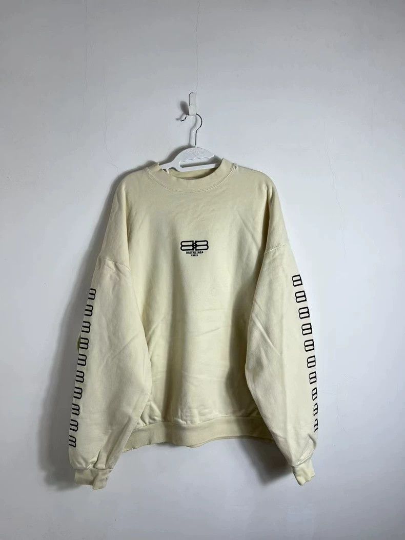 Balenciaga Balenciaga String label lock destroys sweater Size US S / EU 44-46 / 1 - 1 Thumbnail