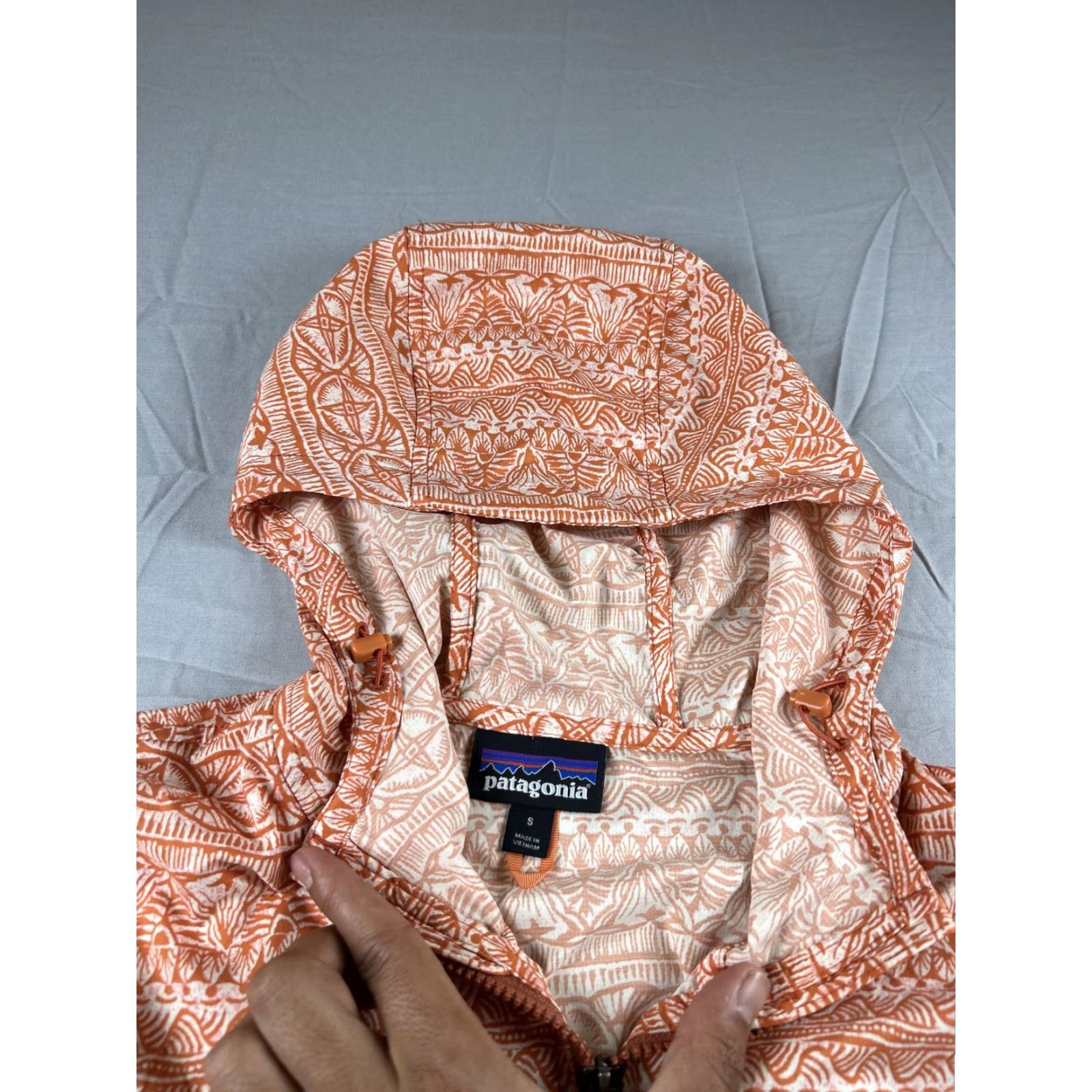 Patagonia Patagonia Hoody Jacket Small Womens Lightweight Zip Hooded Orange Geometric Pattern Size S / US 4 / IT 40 - 3 Thumbnail