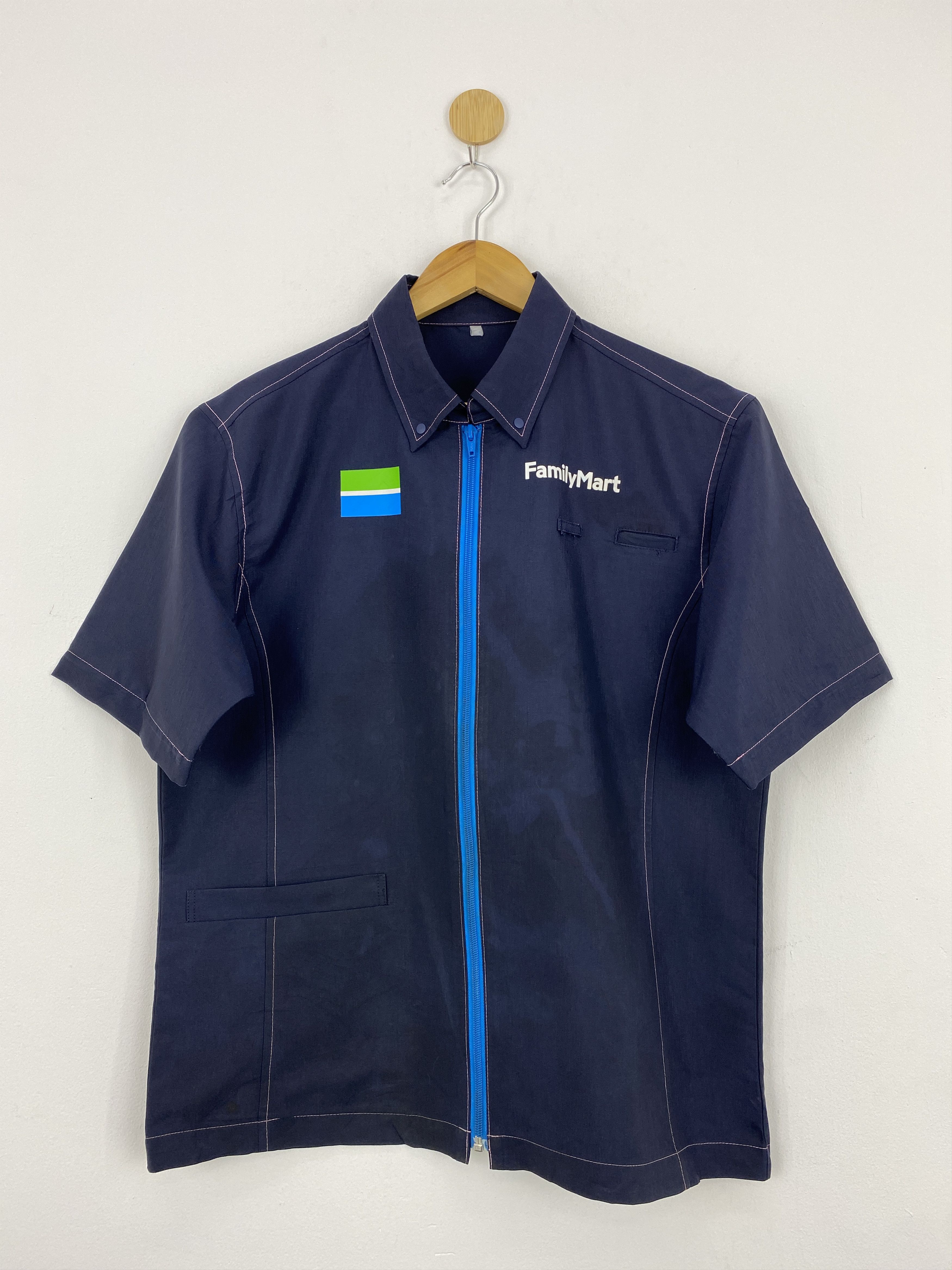 Japanese Brand × Vintage Vintage Family Mart Workers Shirt J1772 Size US L / EU 52-54 / 3 - 1 Thumbnail