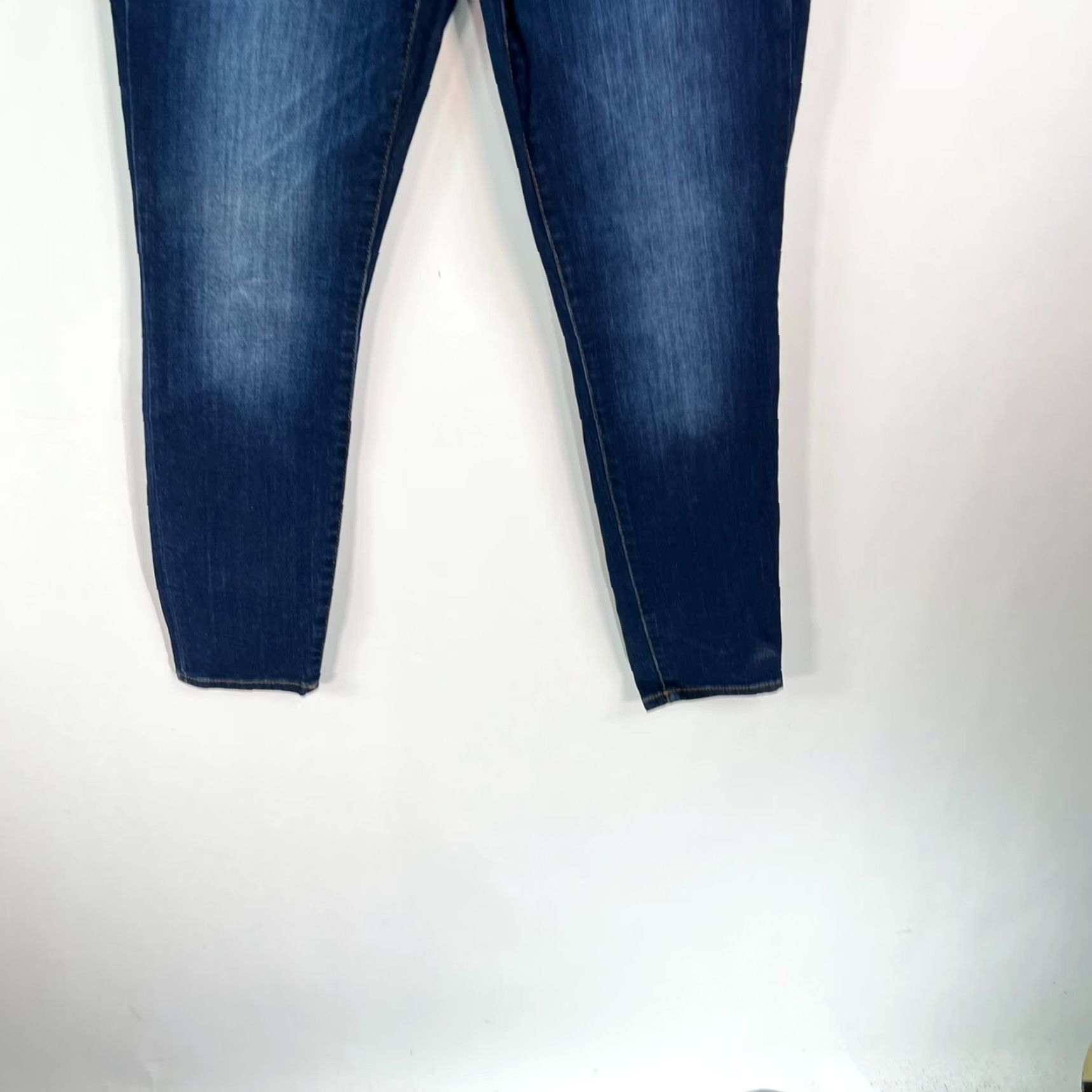 Gap Gap 1969 Jeans Women's Regular Denim Blue 27 P 30x28 Regular Rise Mid 5-Pocket Belt Loops Size 27" / US 4 / IT 40 - 4 Thumbnail