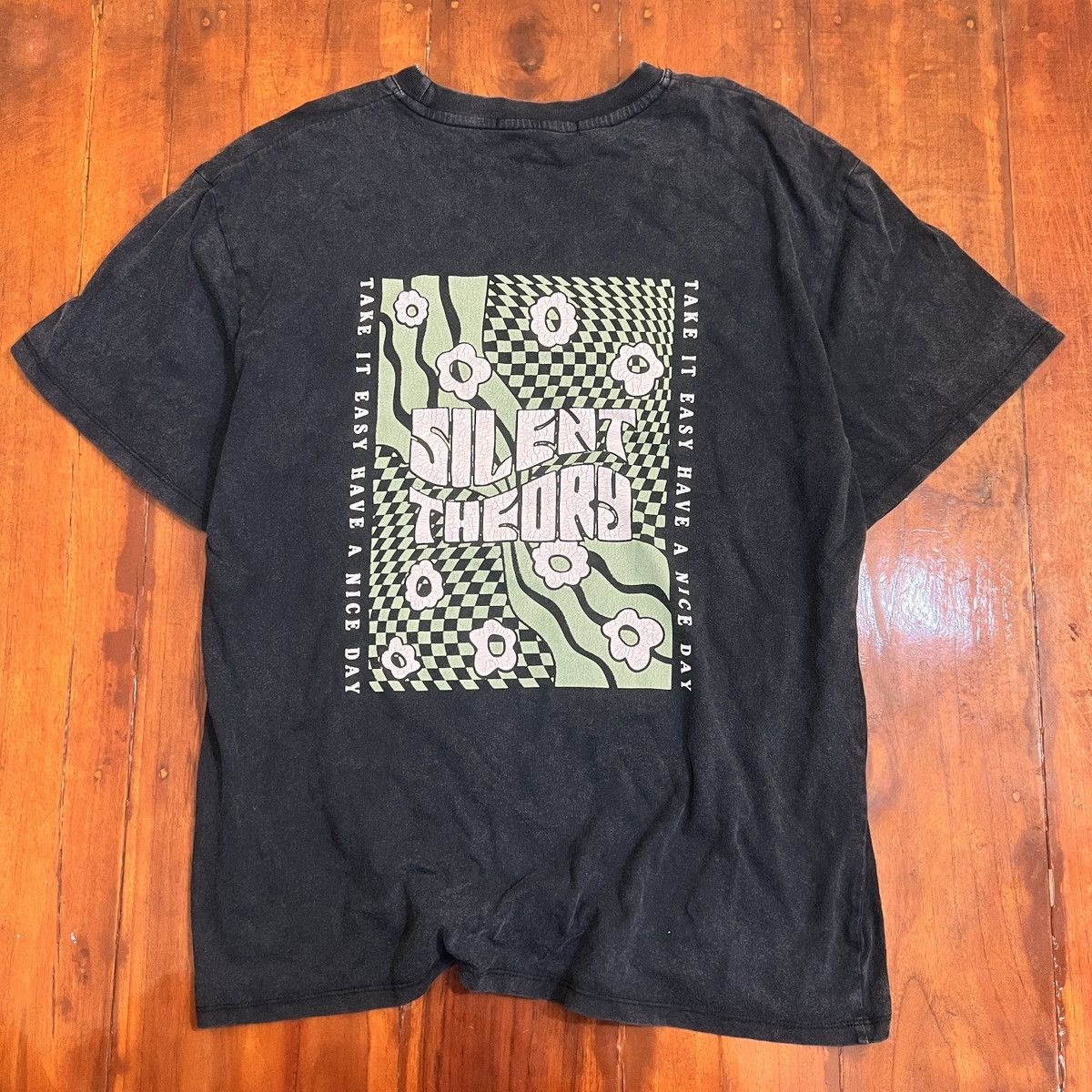 Japanese Brand Japanese brand murakami inspired design Size US M / EU 48-50 / 2 - 5 Thumbnail