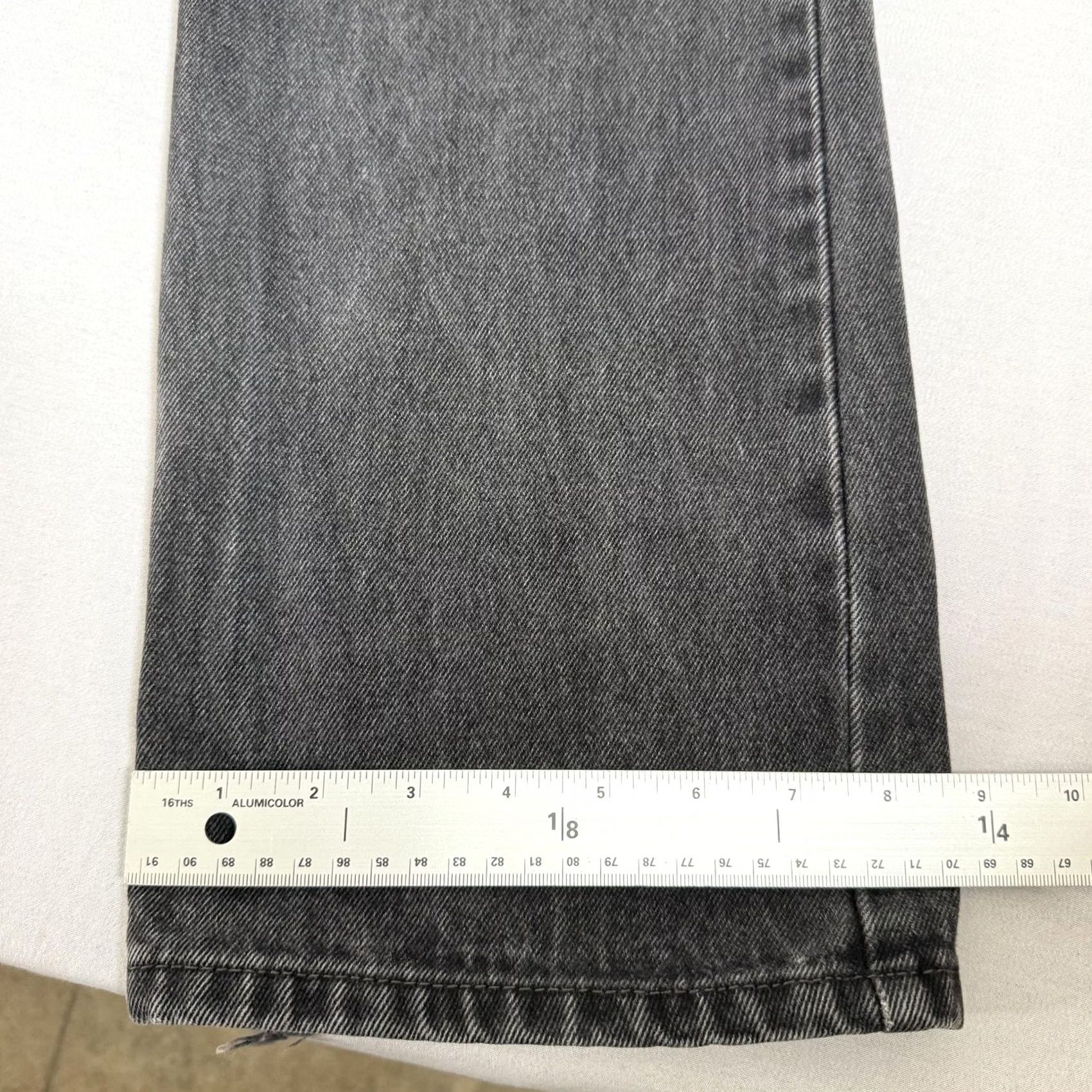 Levi's VINTAGE Levi's Jeans Mens 34x34 Black 505 Straight Fit Denim pants Y2K Size US 34 / EU 50 - 7 Thumbnail