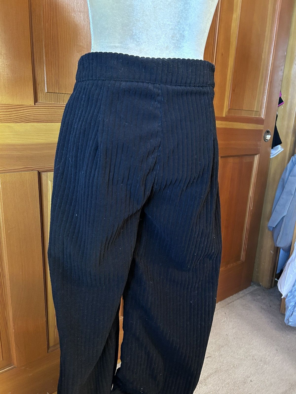 Designer × Other NWT, Lavishly Paris Women’s Ribbed Knit Wide Leg Pants. Size 28" / US 6 / IT 42 - 14 Thumbnail