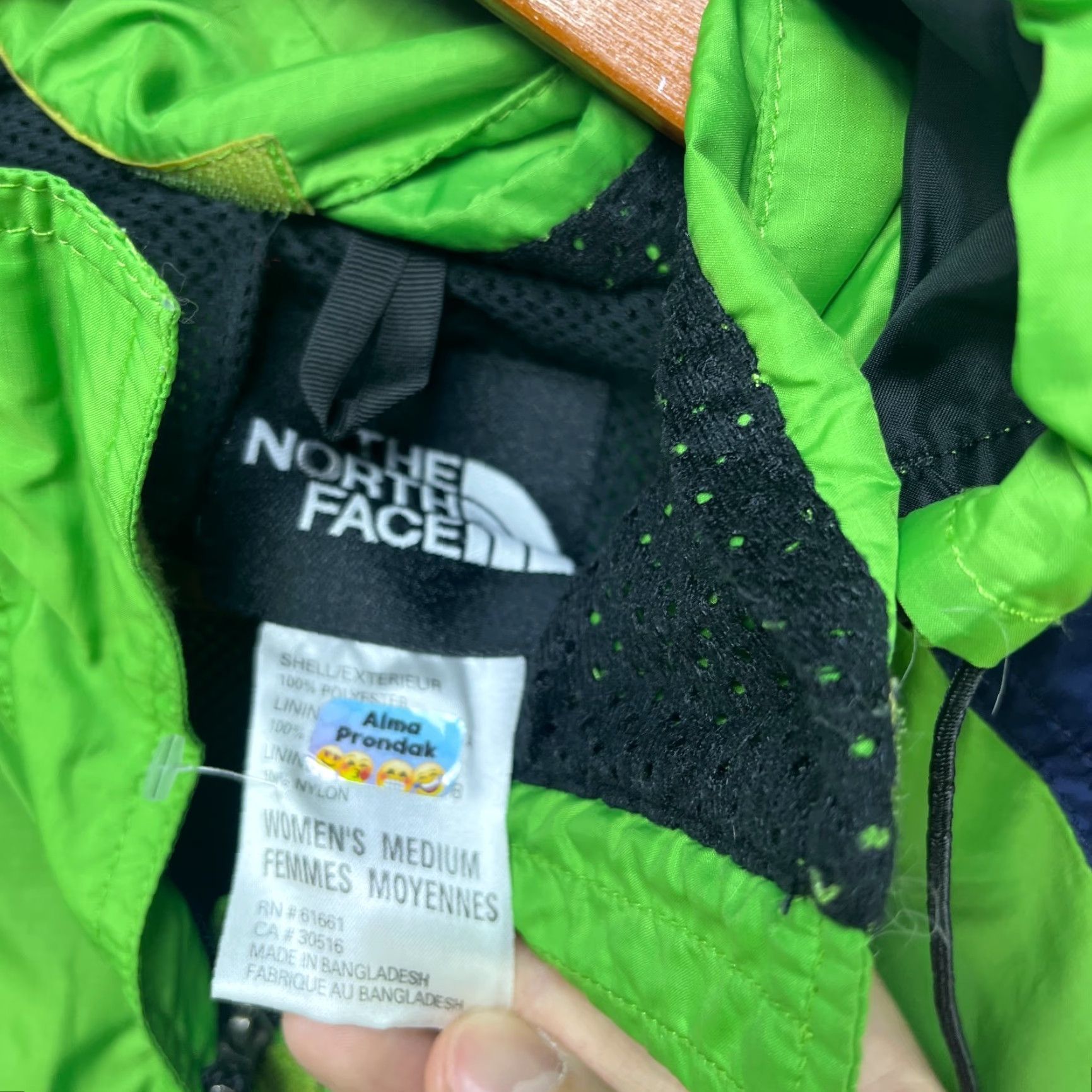 The North Face VINTAGE The North Face Mountain Shell Jacket Women M Green Camouflage 90s Rain Coat Pockets All Seasons Size M / US 6-8 / IT 42-44 - 5 Thumbnail