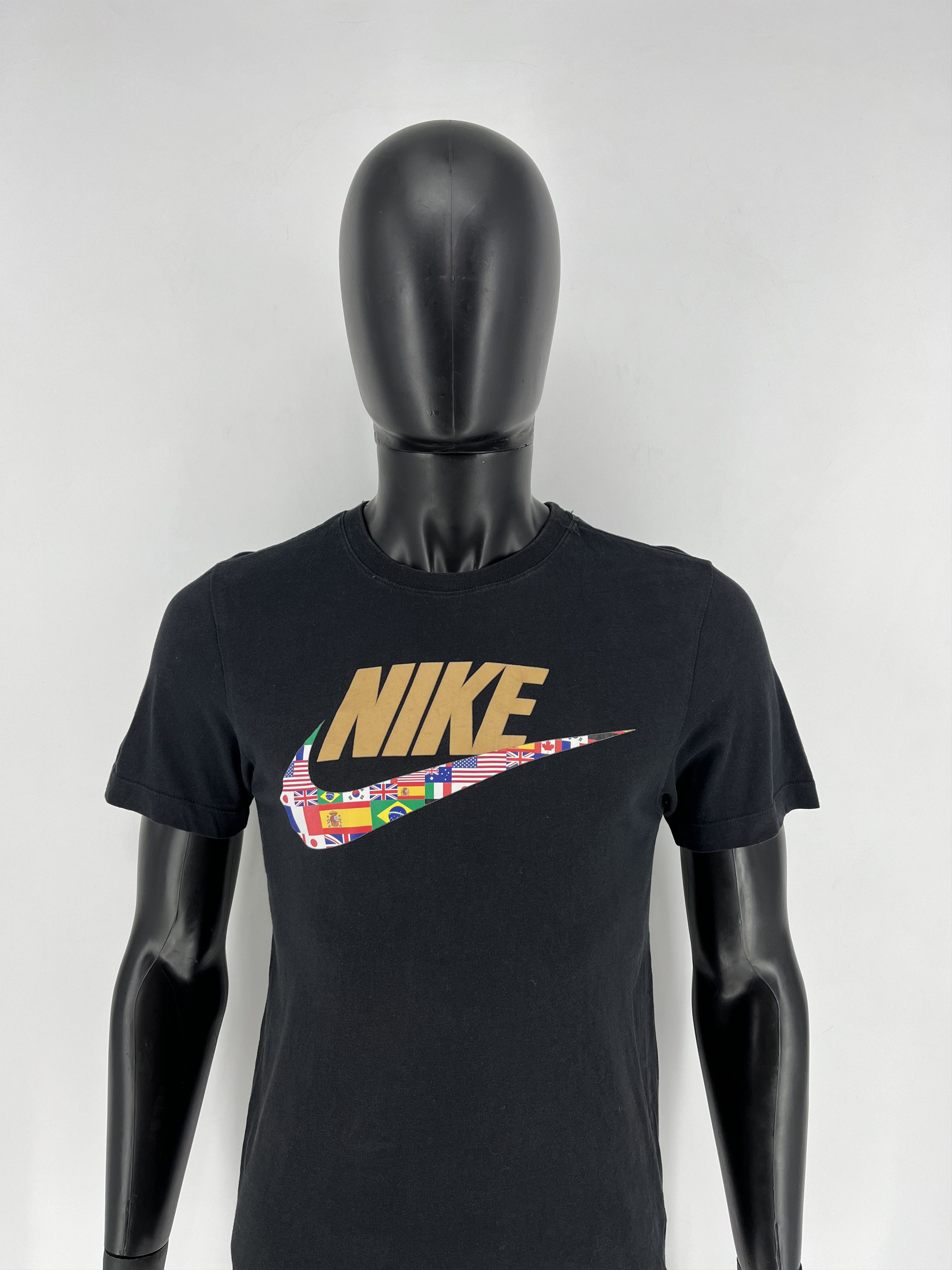 Nike Vintage Y2K Nike Center Swoosh Logo T-Shirt Size US S / EU 44-46 / 1 - 1 Thumbnail