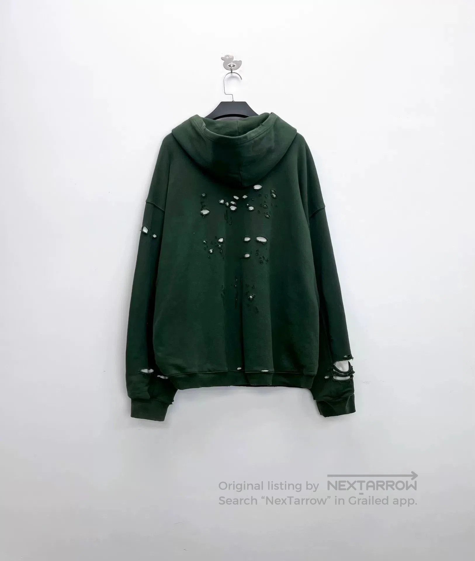 Balenciaga Balenciaga Distressed Logo Hoodie in Green. Size US M / EU 48-50 / 2 - 2 Thumbnail
