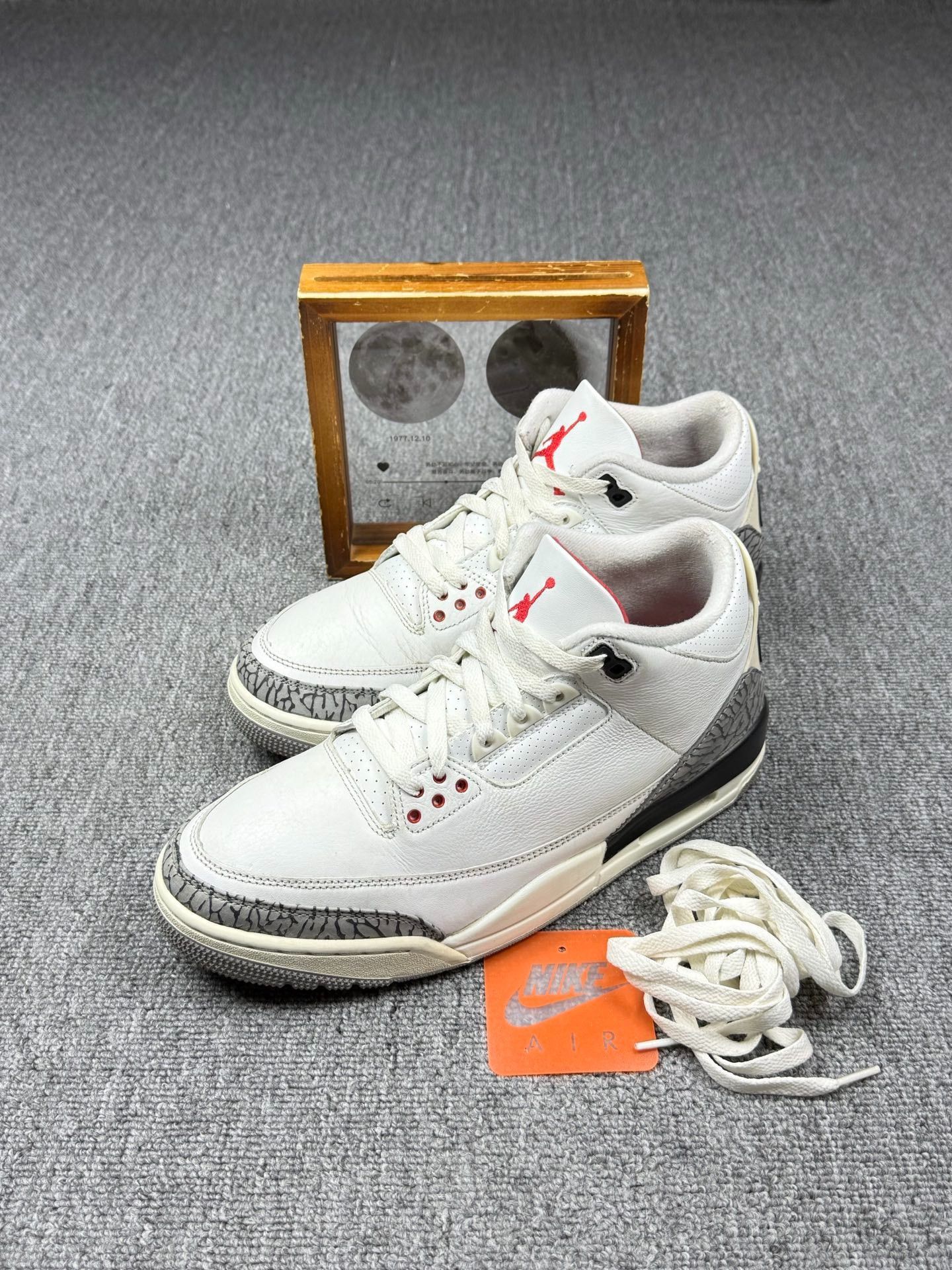 Nike Nike AJ4 White Lowtop Sneakers 11 Men Size US 11 / EU 44 - 1 Thumbnail