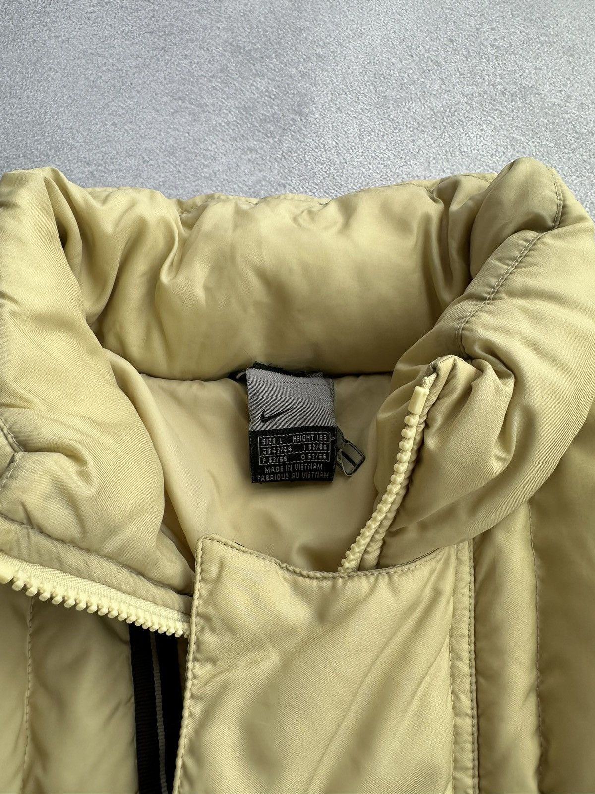 Nike × Vintage Vintage Nike Beige Y2K Heavy Puffer Jacket Size US L / EU 52-54 / 3 - 5 Thumbnail