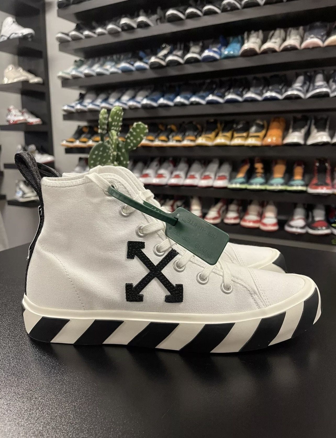 Off-White Size 41 - Off-White Vulcanized Mid-Top Sneakers White Men’s Size US 8 / EU 41 - 2 Thumbnail