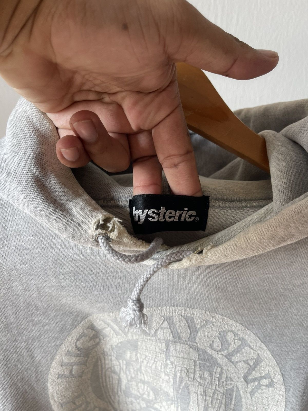 Hysteric Glamour 90s Hysteric Glamour Distressed Hoodie Size US L / EU 52-54 / 3 - 12 Thumbnail
