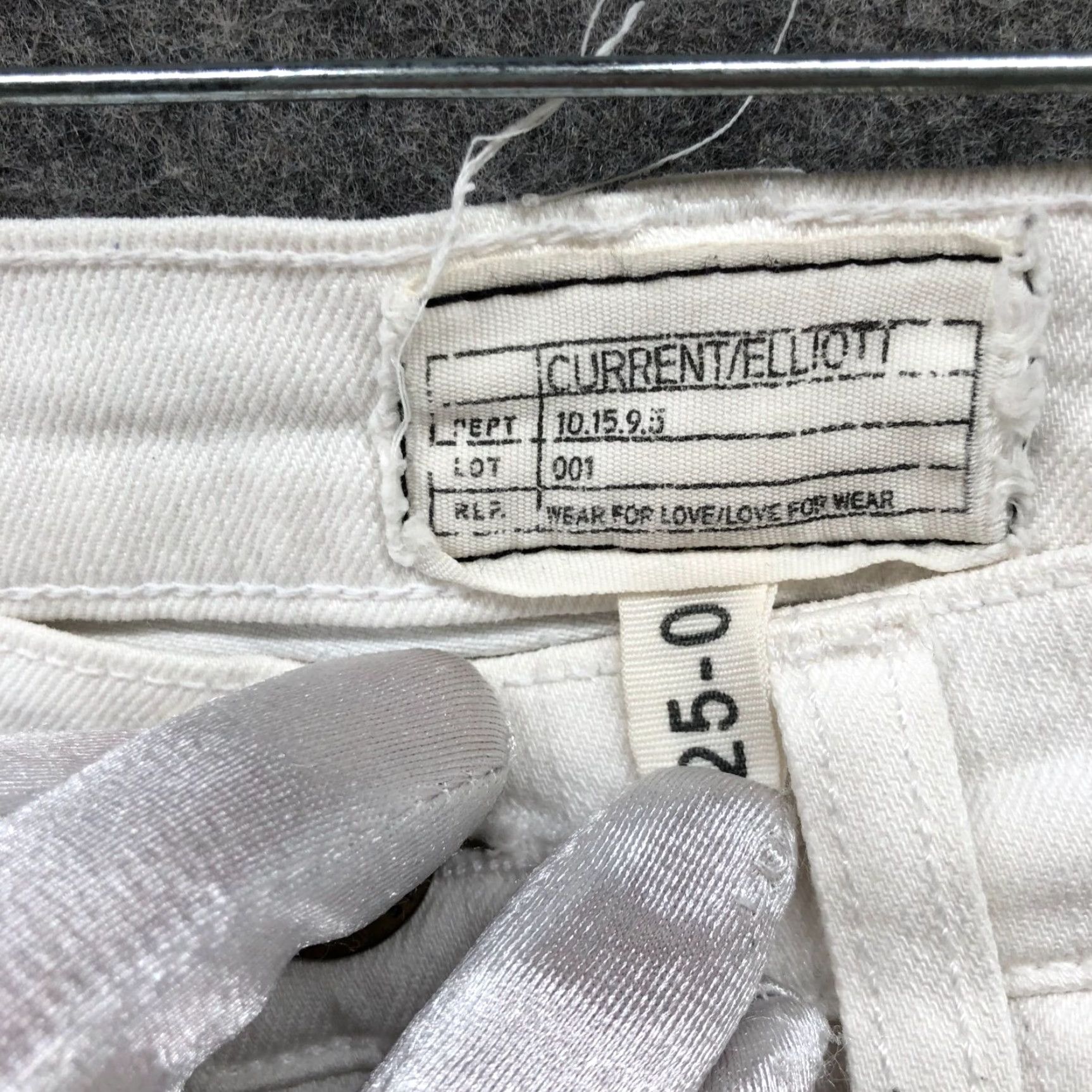 Vintage Current/Elliott Jeans Womens 25 White Skinny Low Rise Distressed Stretch 5-Pocket Denim Cotton Blend Shirt? Size 42" / US 20 - 5 Thumbnail