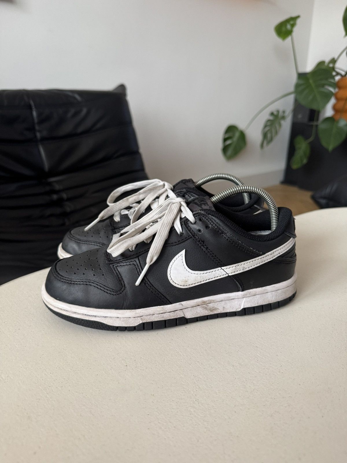 Nike Nike Dunk Low GS Leather Black Sneakers Swoosh Streetwear Size US 4.5 / IT 34.5 - 3 Thumbnail