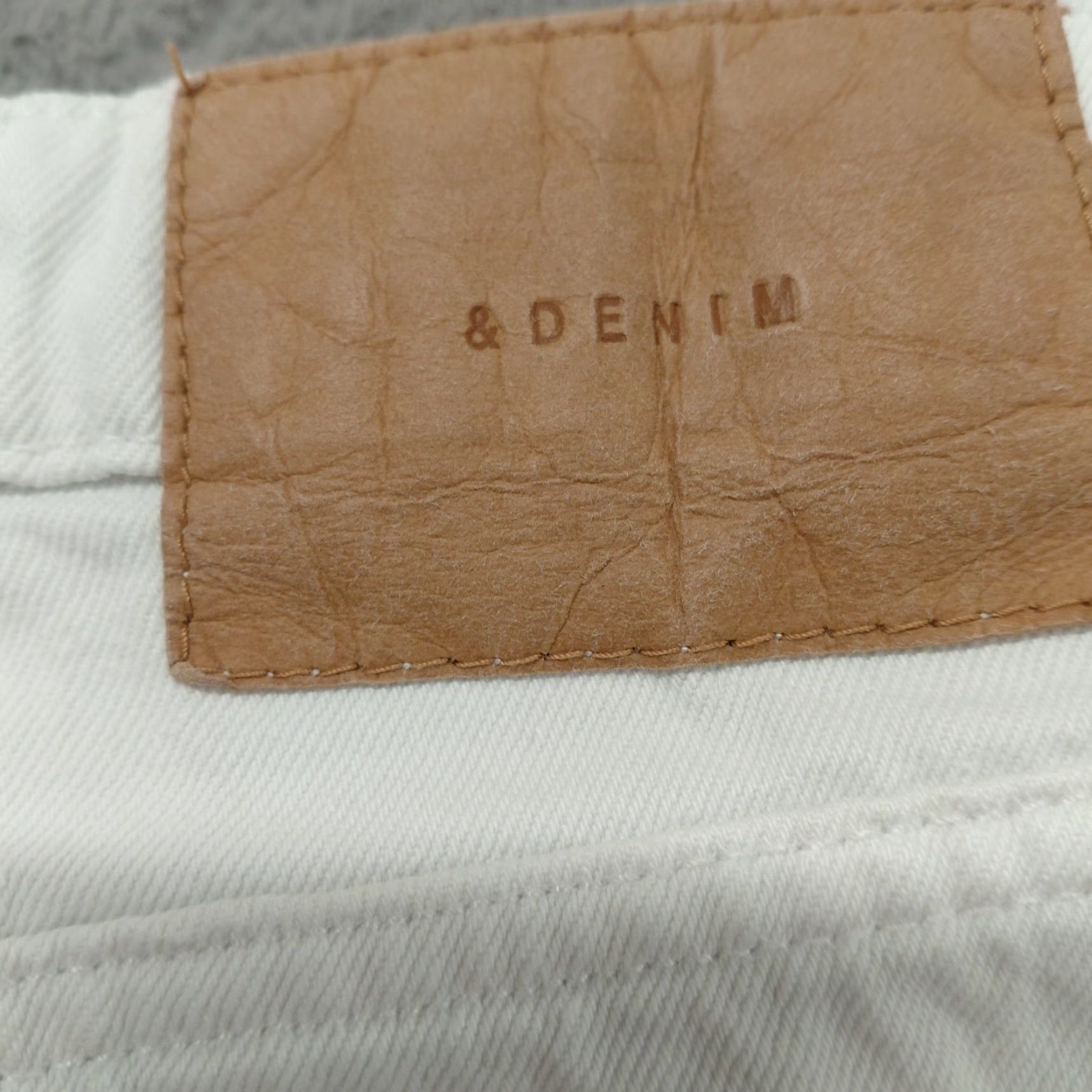 Levi's Levi's Denim Capri Jeans White 90s Baggy Capris 34 x 25.5 Womens Size 14 Casual Shaping Skinny 311 Regular Waist 29 Inseam 22 Inseam Size 27" / US 4 / IT 40 - 4 Thumbnail