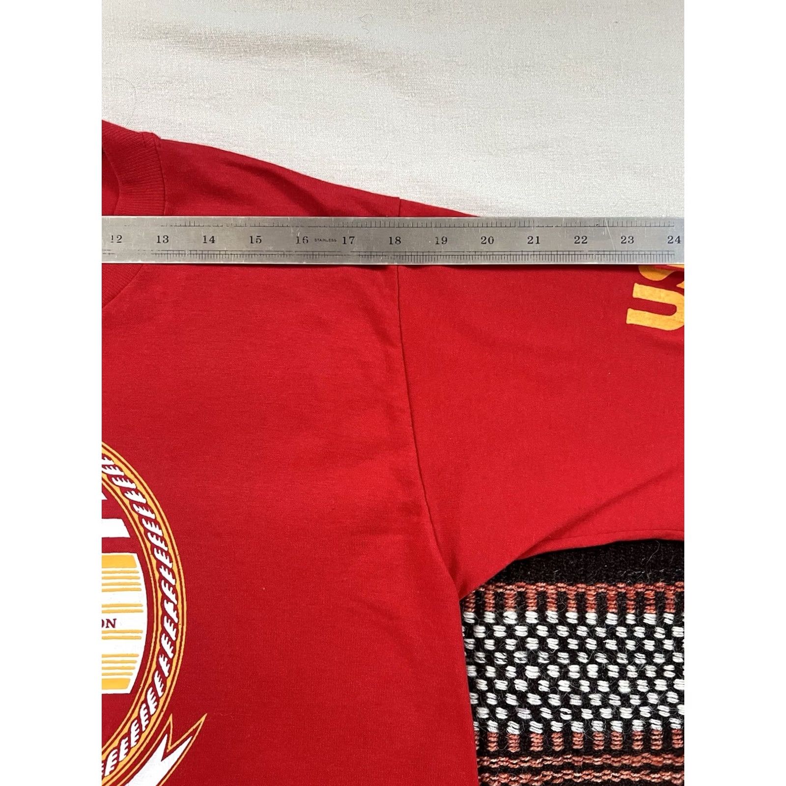 Velva Sheen Velva Sheen US Marines Marathon T-Shirt L Red Single Stitch 1985 Made USA New Size US L / EU 52-54 / 3 - 6 Thumbnail