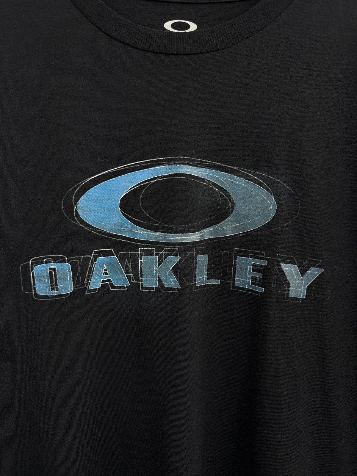 Oakley 🇺🇸 Vintage Y2K Oakley Big Logo T-Shirt Rare Retro Hype Y2K Size US L / EU 52-54 / 3 - 4 Thumbnail