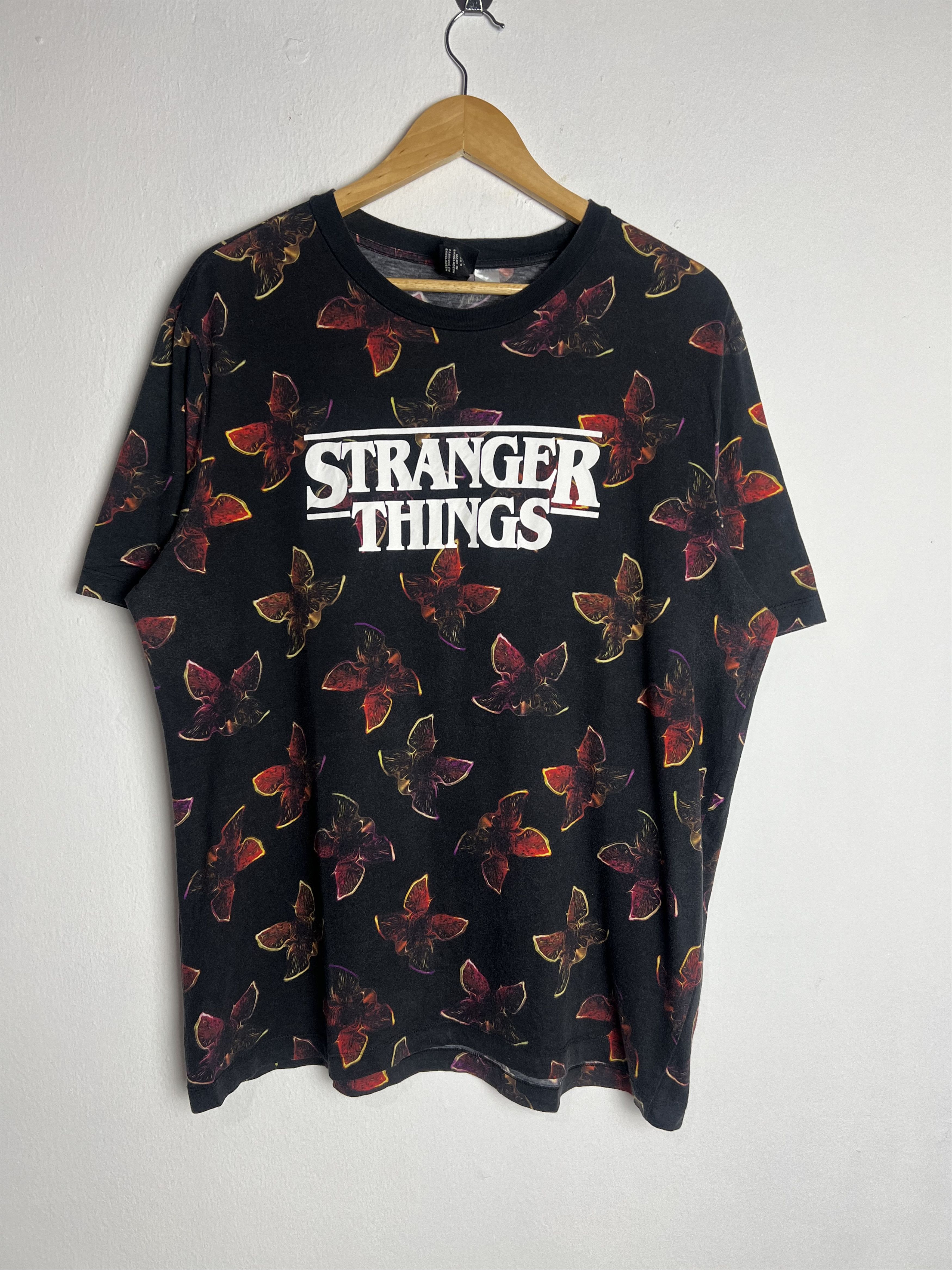 H&M H&M Stranger Things Tee Size US L / EU 52-54 / 3 - 1 Thumbnail