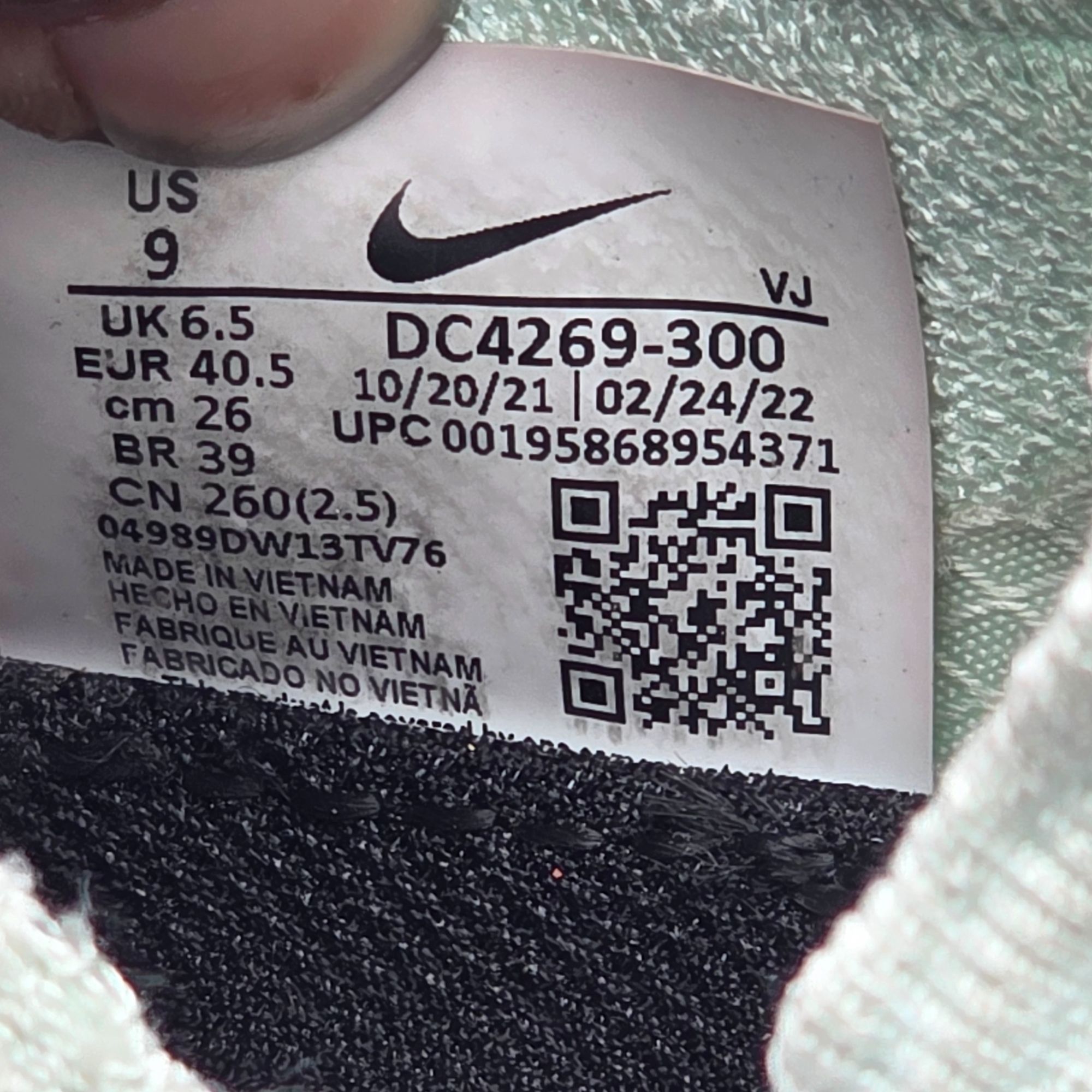 Nike Nike React Escape Run Women Size 6 Running Shoes Barely Gree Size US 9 / IT 39 - 7 Thumbnail