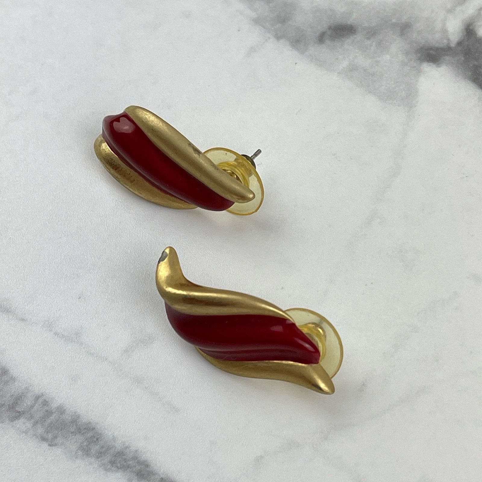 Vintage VTG 70’s 80’s Wavy Earrings Gold Red Enamel Retro Mob Wife Size ONE SIZE - 4 Thumbnail