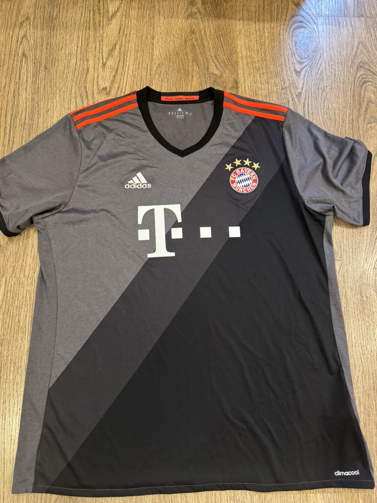 Adidas BAYERN MUNICH 2016 2017 AWAY FOOTBALL SHIRT ADIDAS SIZE XL Size US XL / EU 56 / 4 - 1 Thumbnail