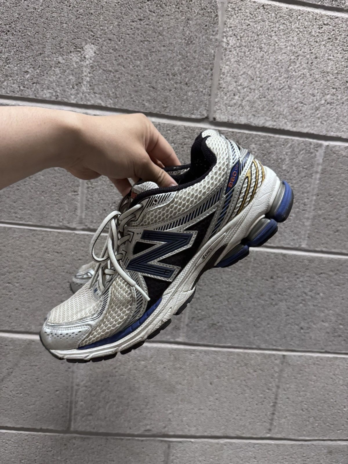 New Balance New Balance 860v2 Size US 11 / EU 44 - 2 Thumbnail