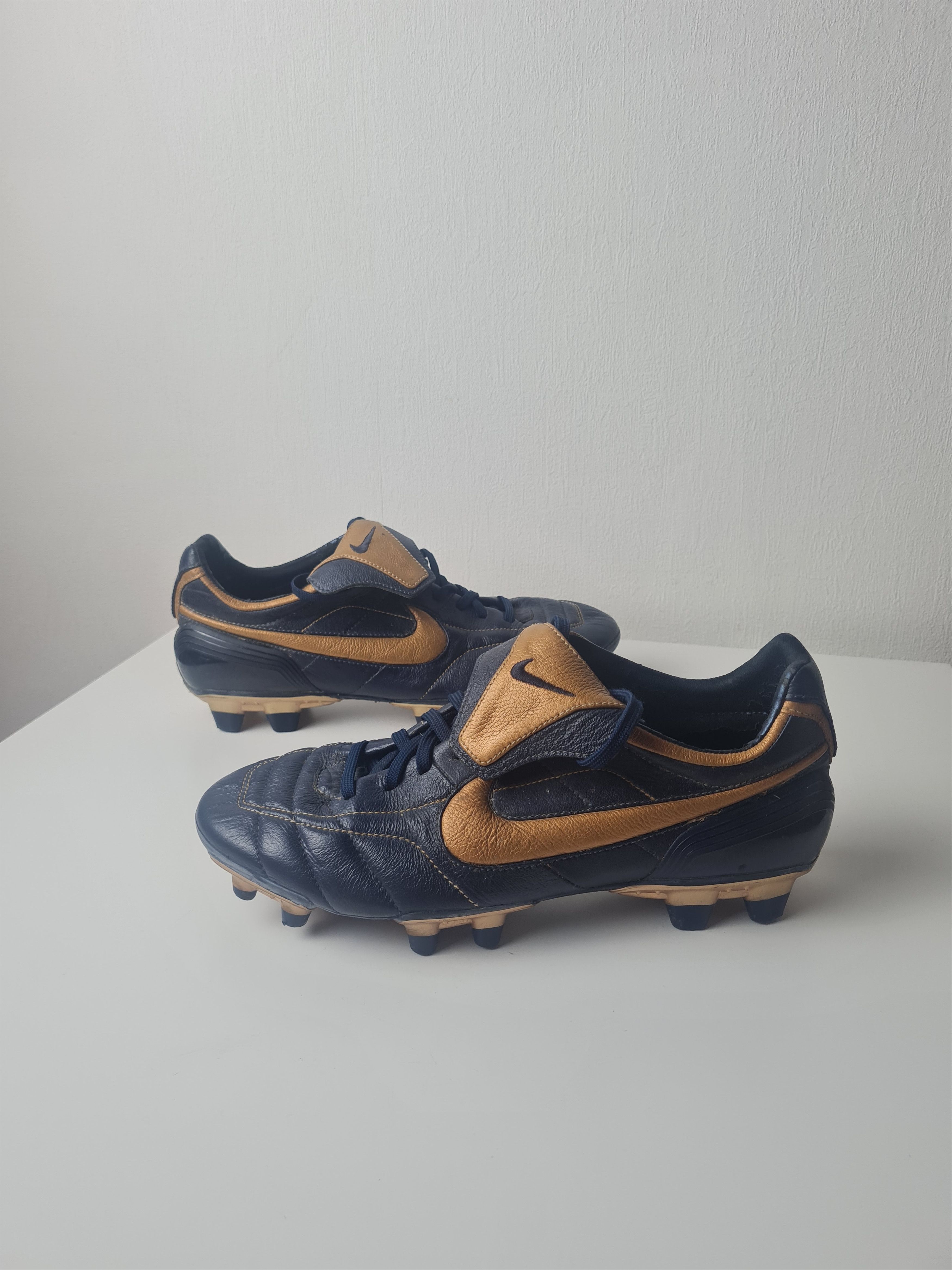 Nike Football Cleats NIKE TIEMPO R10 RONALDINHO Total90 SOCCER Size US 8 / EU 41 - 1 Thumbnail