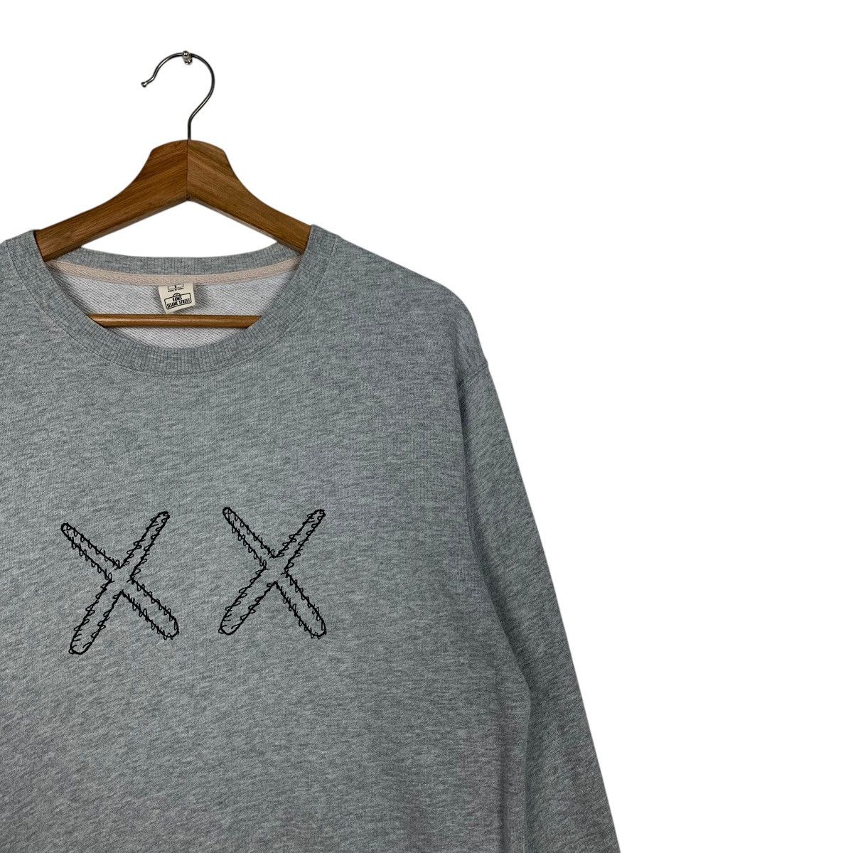 Uniqlo KAWS SESAME STREET Graphics Crewneck Sweatshirt #1978-C86 Size US S / EU 44-46 / 1 - 5 Thumbnail