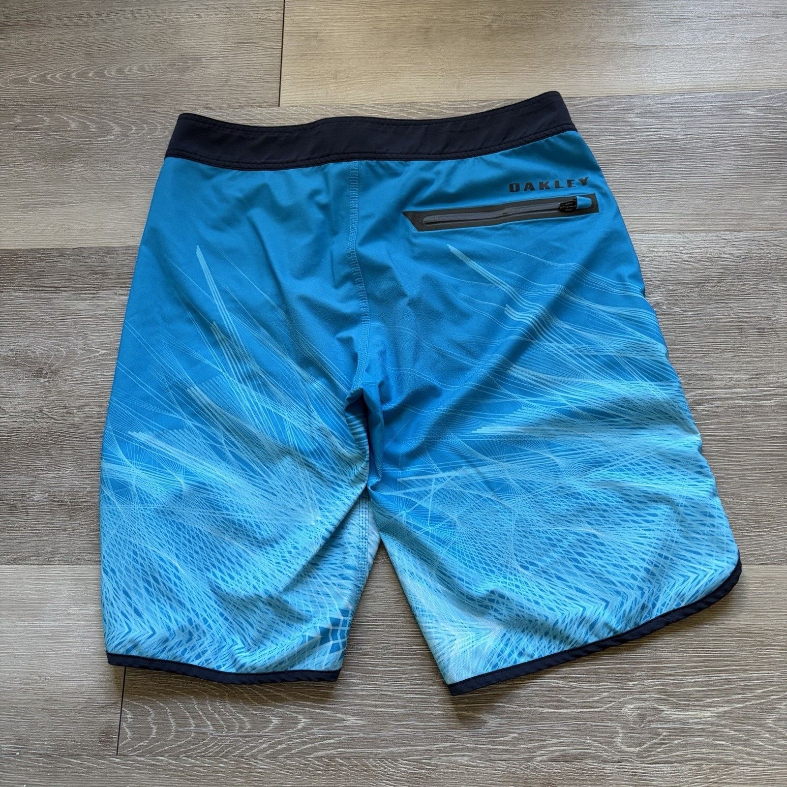 Oakley Oakley Board Shorts Men’s 30 Waist Swim Trunks Y2K Surf Size US 30 / EU 46 - 5 Thumbnail