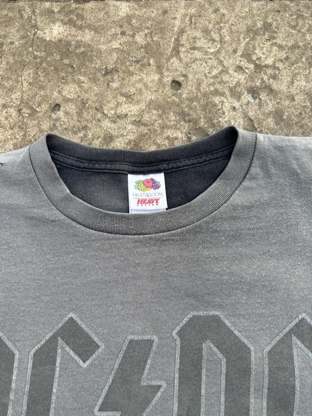 Band Tees Vintage 2004 AC/DC Back In Black Faded Tee Size US L / EU 52-54 / 3 - 3 Thumbnail