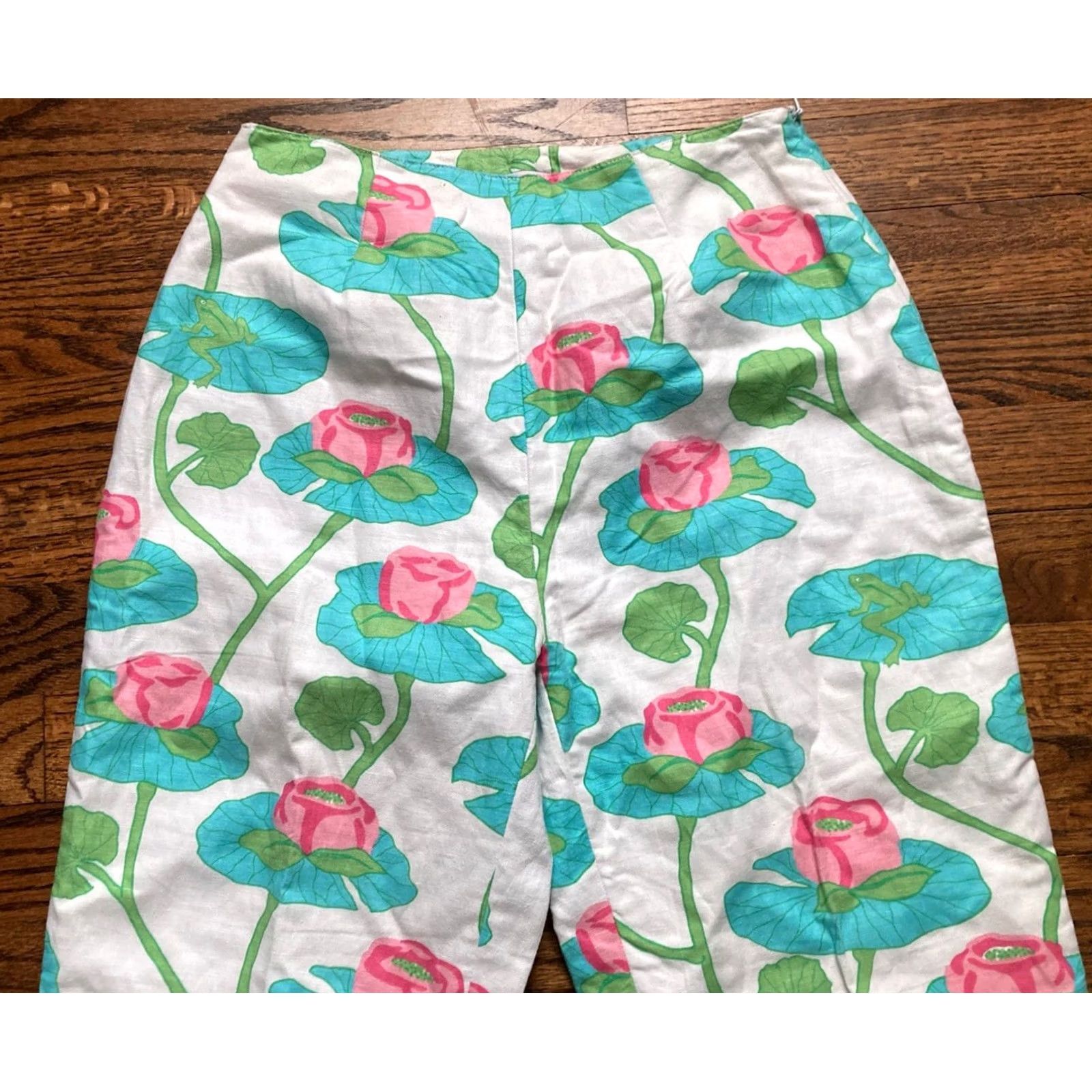 Lilly Pulitzer Lilly Pulitzer Pants Women's Linen Blend White Color Frogs Floral 26x28 Size 2 Ankle Beach Size 26" / US 2 / IT 38 - 2 Thumbnail