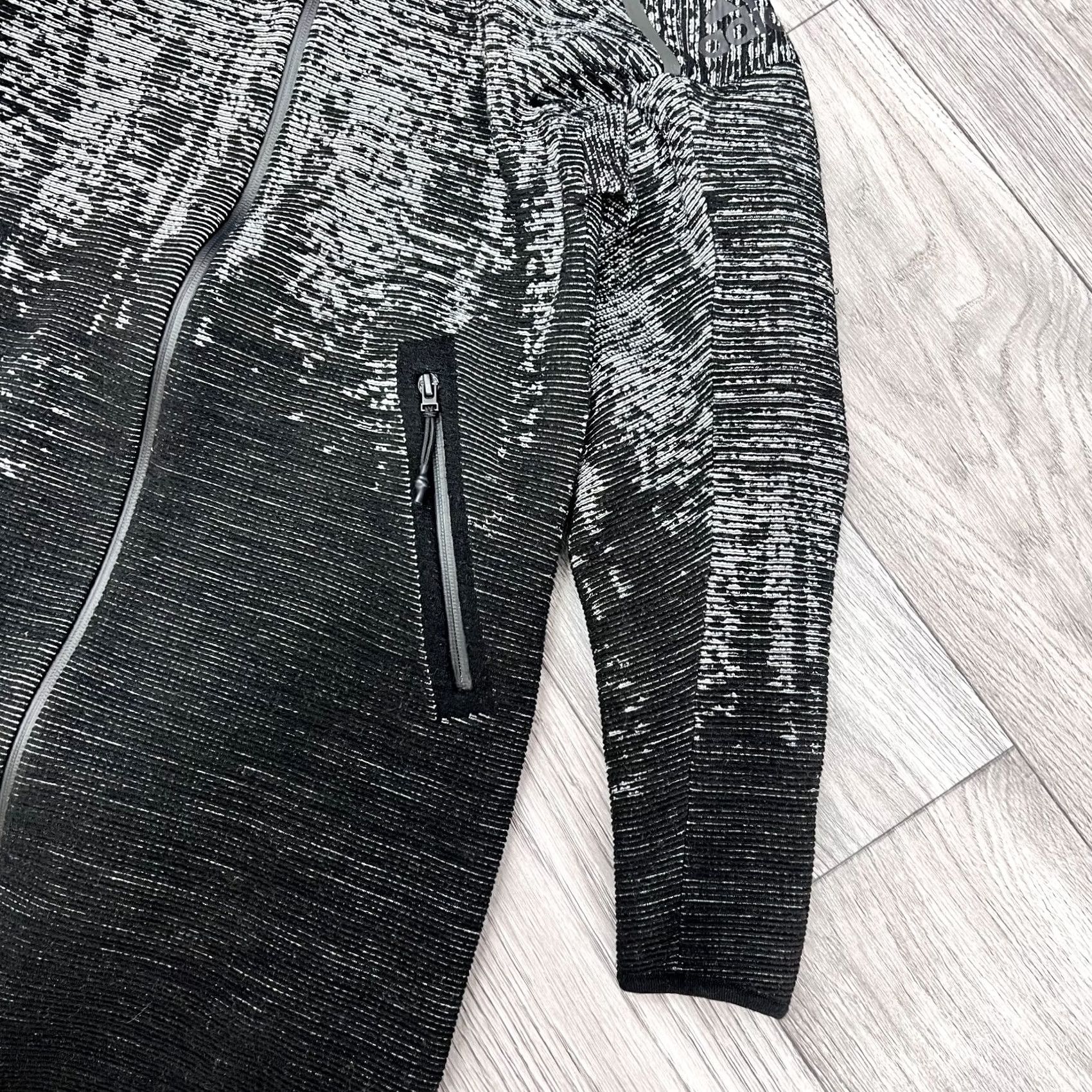 Adidas Adidas ZNE Pulse Knit Sweater Jacket Women Size US S UK 8-10 Black White Cardigan Knit Long Sleeve Mens Womens Girls Boys Size M / US 6-8 / IT 42-44 - 5 Thumbnail