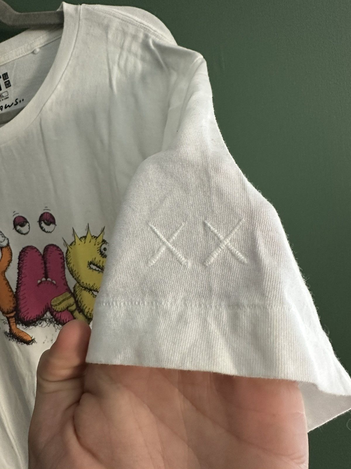 Kaws × Uniqlo Kaws Uniqlo Logo Tee Size US XL / EU 56 / 4 - 2 Thumbnail