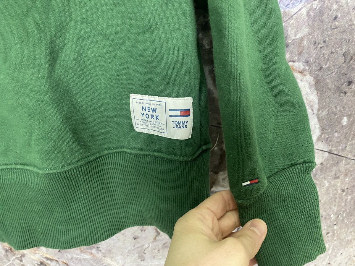 Tommy Hilfiger × Vintage Men’s Tommy Hilfiger Sweatshirt Streetwear Size Large Size US L / EU 52-54 / 3 - 4 Thumbnail