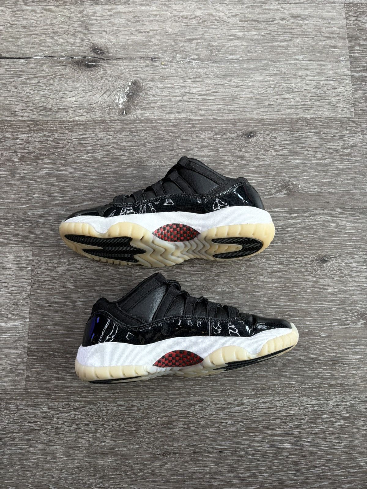 Jordan Brand Air Jordan 11 Retro “Low 72-10” (GS) **PRE-OWNED** Size US 5 / EU 37 - 2 Thumbnail