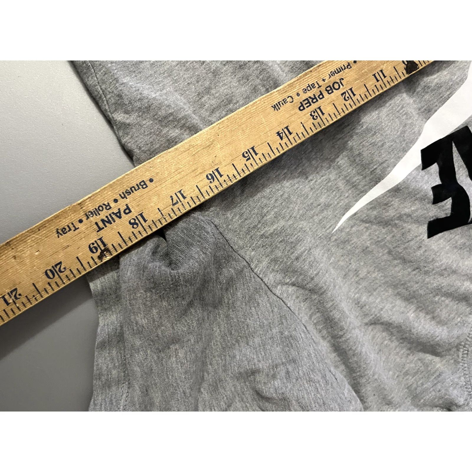 Nike Nike Dri-FIT Tee T-Shirt Nike Solid Gray Small Adult Short Sleeve Crewneck Logo Big Brand Men Cotton Polyester Nike Logo Shirt Size US S / EU 44-46 / 1 - 5 Thumbnail