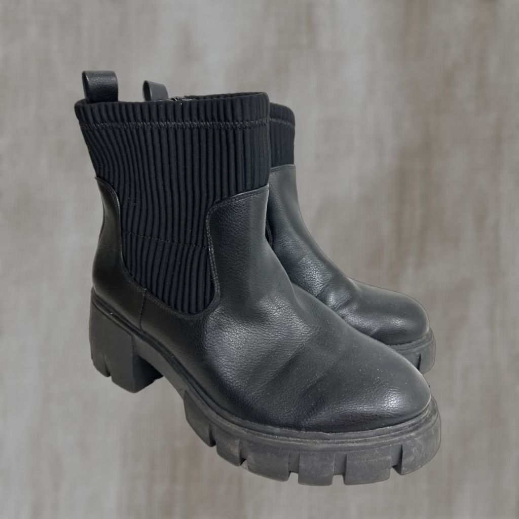 Torrid Torrid Black Chelsea Lug Bootie Ankle Zip Size 10 Women US Shoe Size 10 Chelsea Style Faux Leather Boot MSRP 65 Size US 10 / IT 40 - 1 Thumbnail