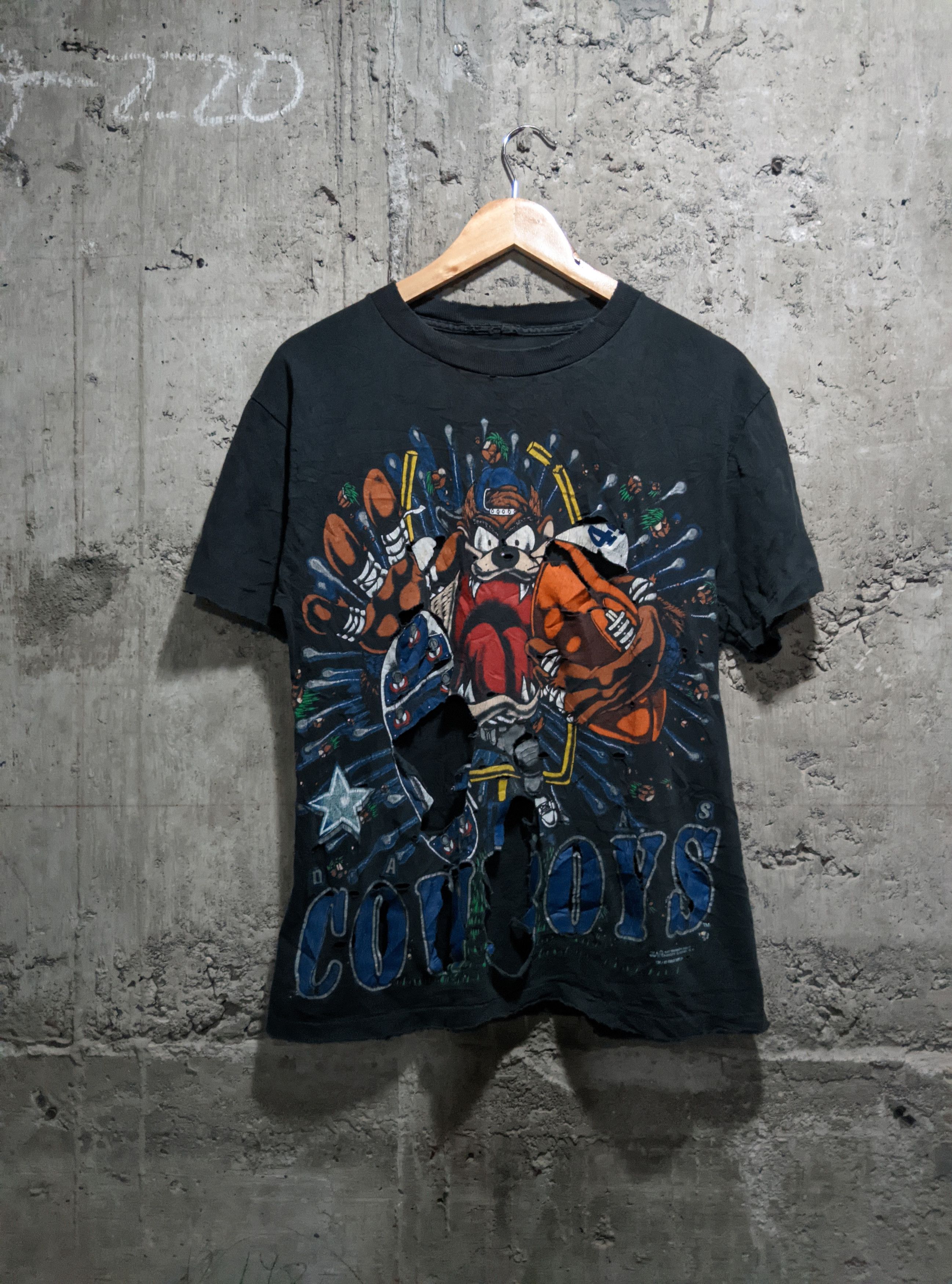 NFL Vintage 1993 destroyed Taz Dallas Cowboys aop t shirt Size US M / EU 48-50 / 2 - 1 Thumbnail