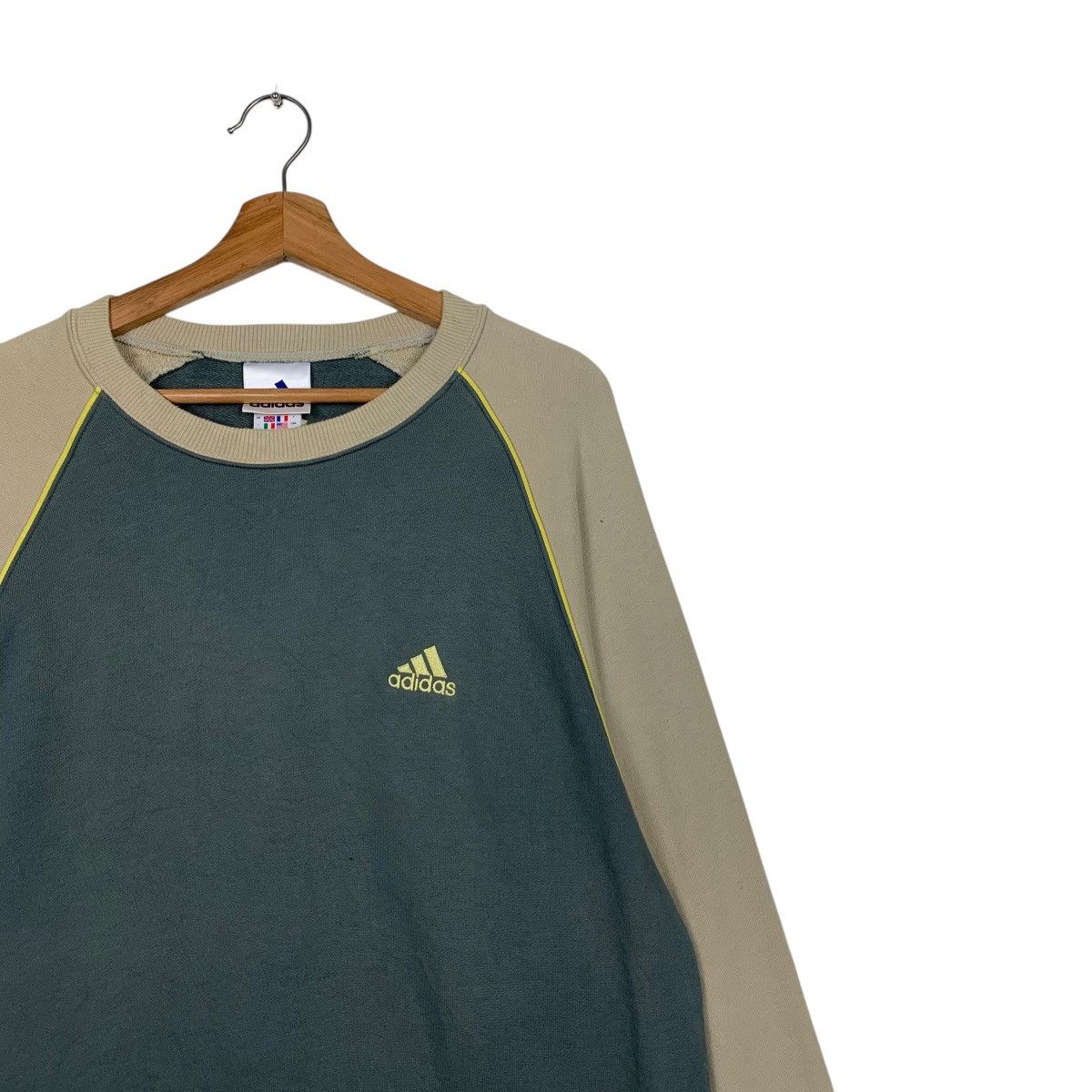 Adidas Vintage ADIDAS Embroidery Small Logo Sweatshirt #1740-C77 Size US L / EU 52-54 / 3 - 5 Thumbnail