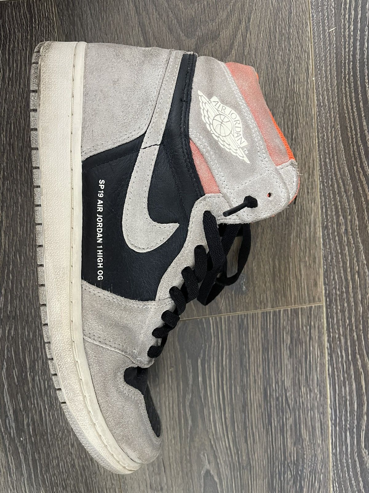Nike 2019 Air Jordan 1 Retro High OG 'Neutral Grey' Size US 10.5 / EU 43-44 - 1 Thumbnail