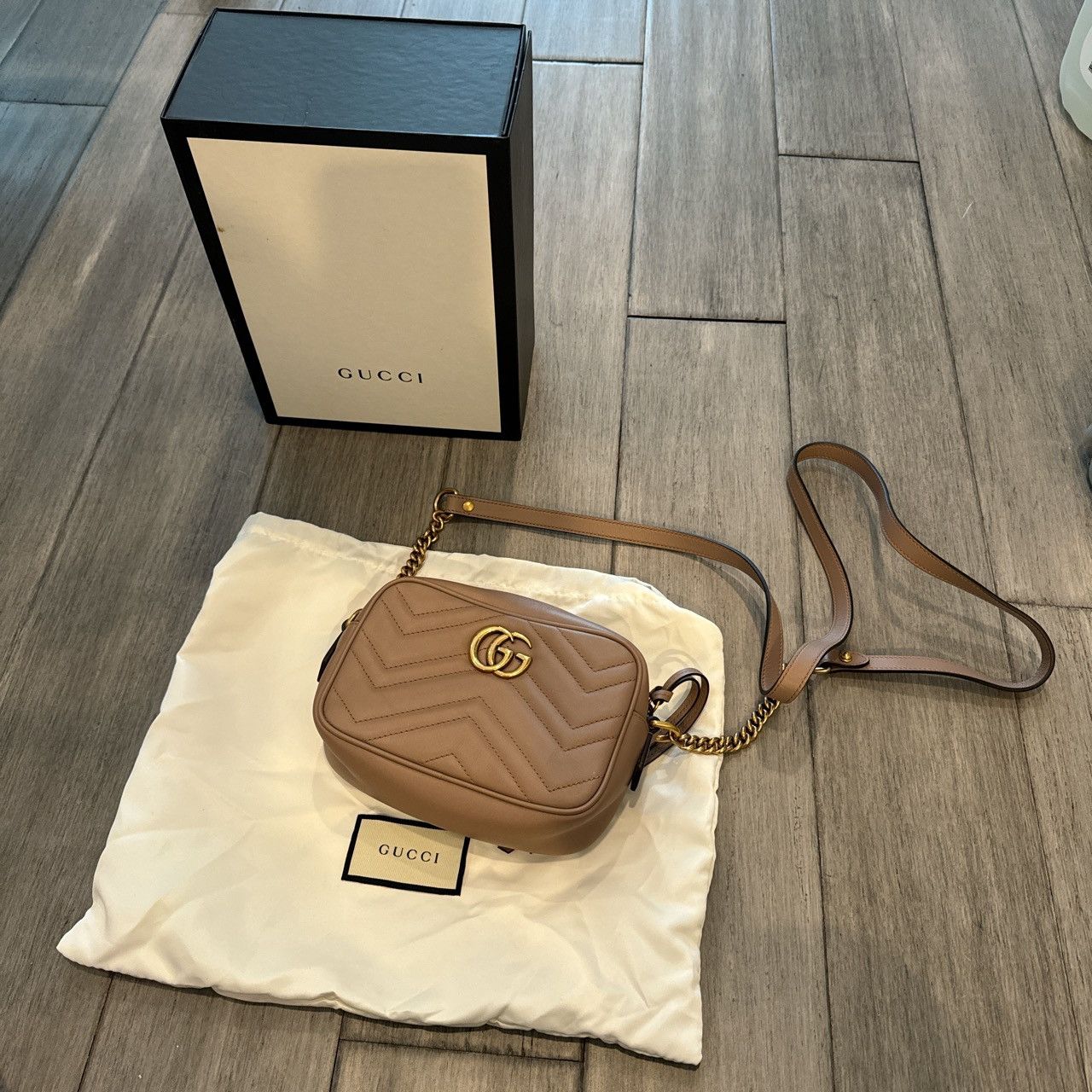 image of Gucci Camera Bag Crossbody in Beige, Women's