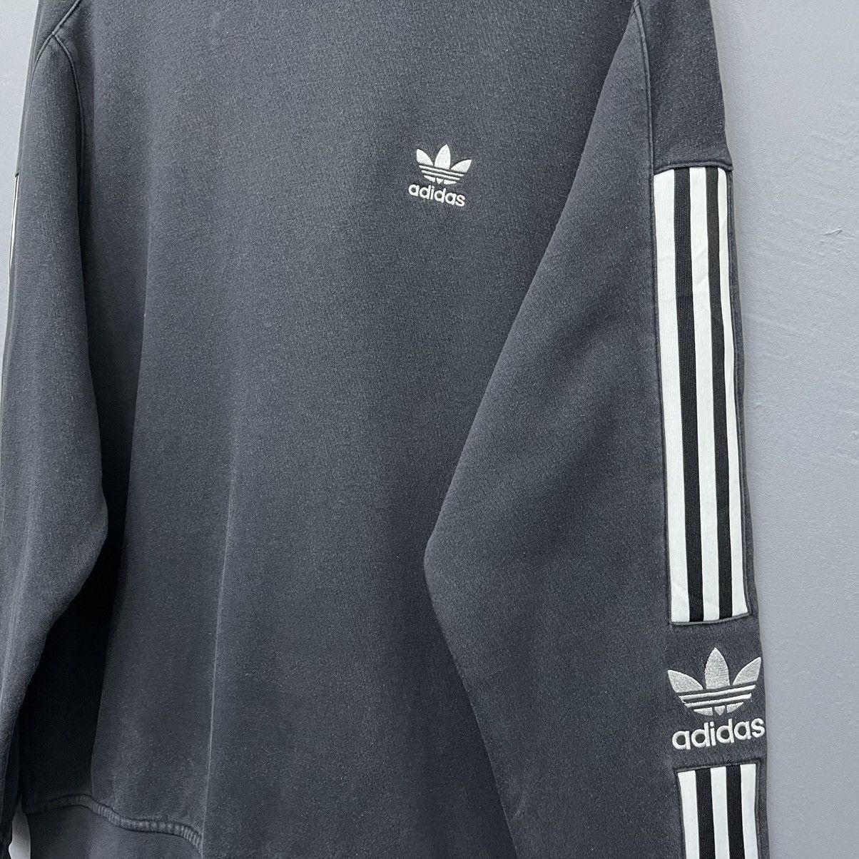Adidas Adidas Trefoil Embroidery Logo Crewneck Sweatshirt Size US L / EU 52-54 / 3 - 5 Thumbnail