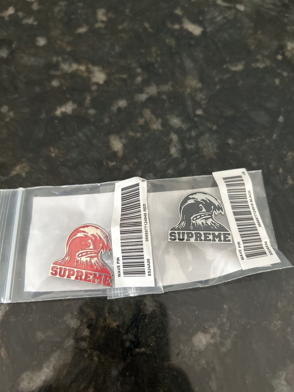 Supreme Supreme Wave Pin Set Size ONE SIZE - 1 Preview