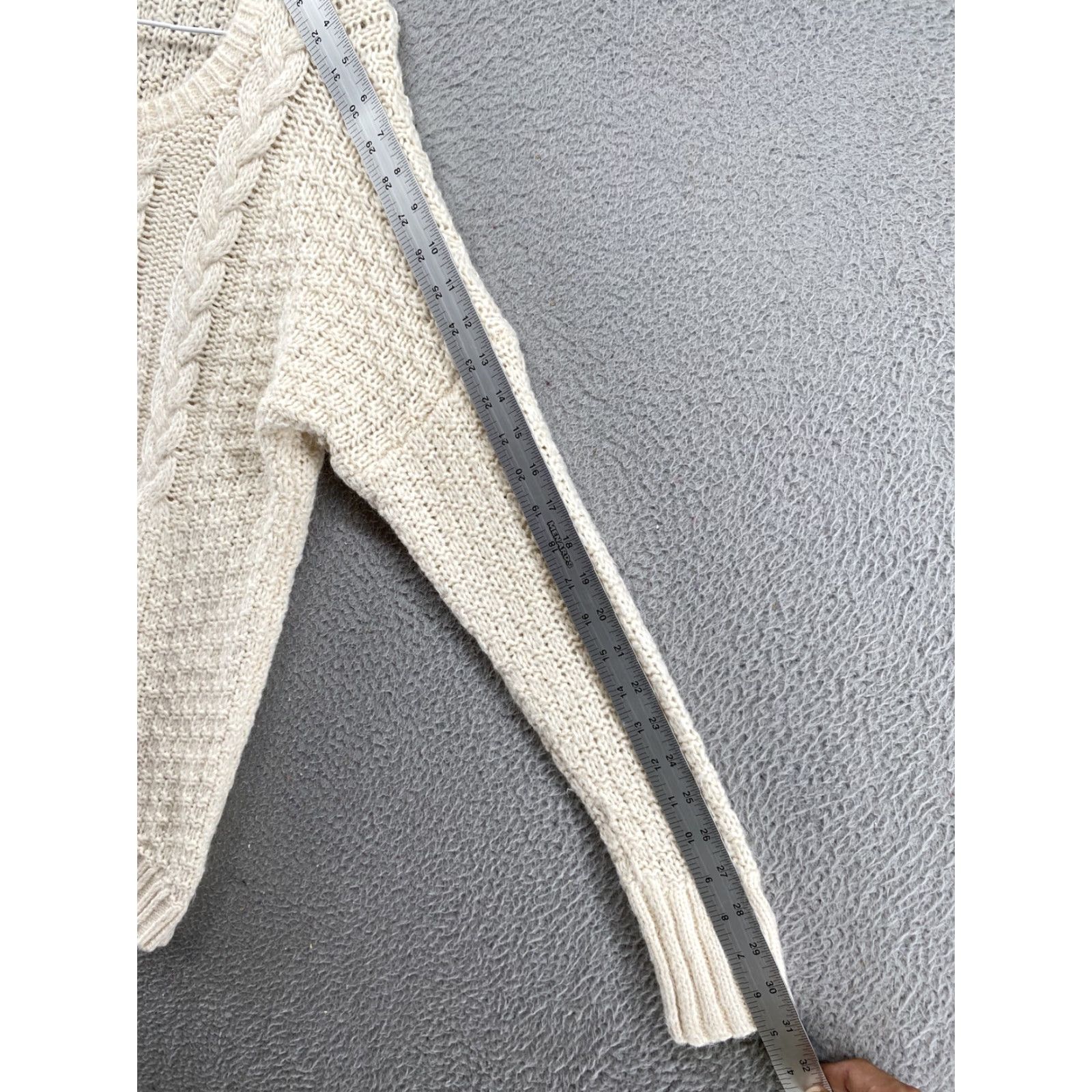 Victoria's Secret Victoria's Secret Ivory Wool Mohair Blend Knit Pullover in Size Medium User: Victoria's Secret Ivory Wool Mohair Blend Knit Pullover in Size Medium Size M / US 6-8 / IT 42-44 - 7 Thumbnail