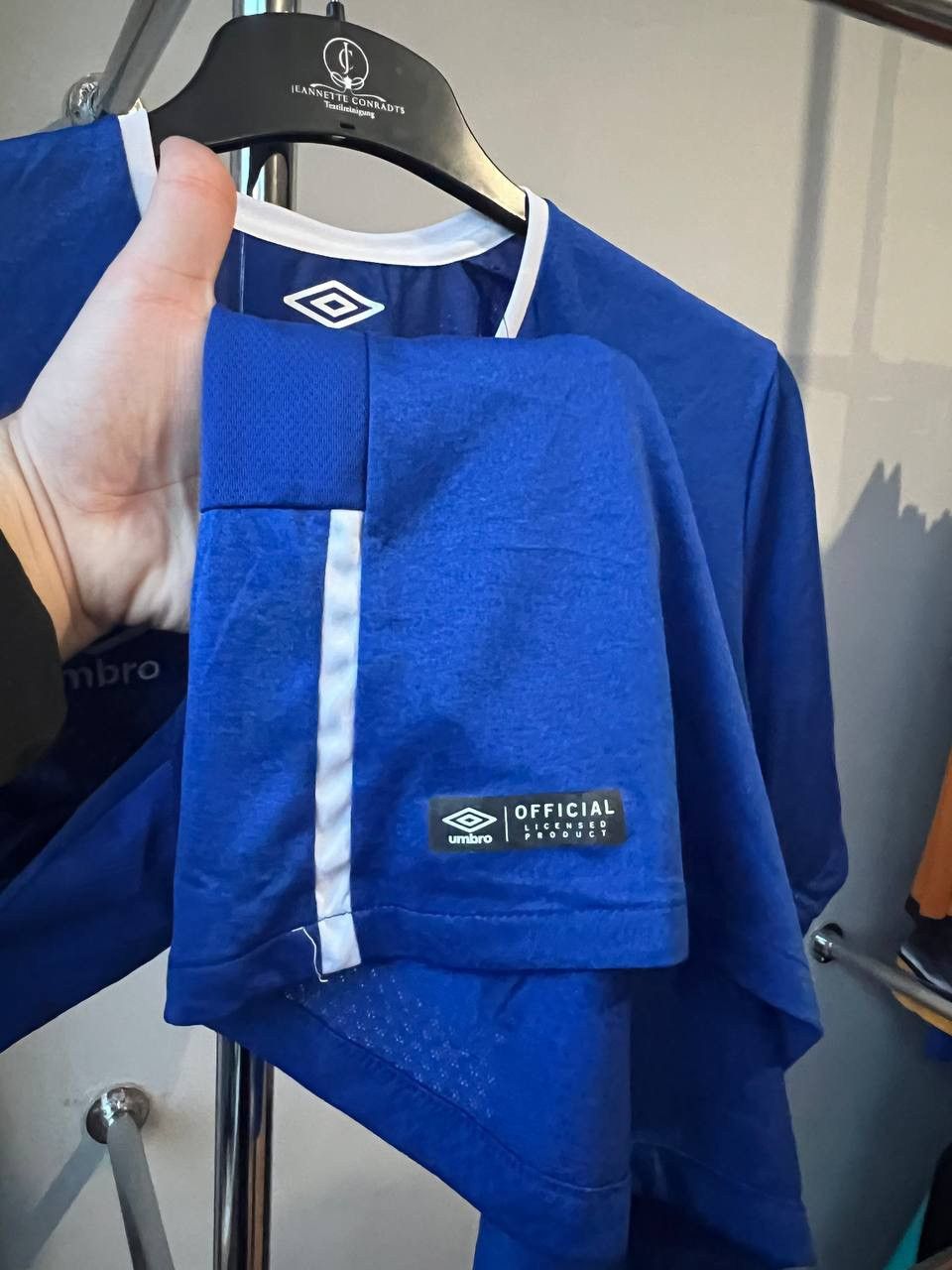 Umbro NEW 2016/17 EVERTON HOME SOCCER JERSEY FOOTBALL SHIRT UMBRO Size US L / EU 52-54 / 3 - 10 Thumbnail