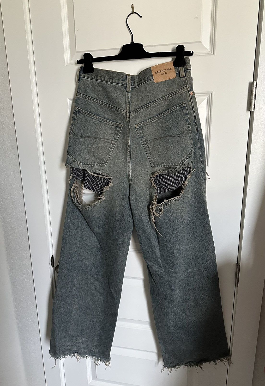 Balenciaga Balenciaga FW21 Baggy Destroyed Boxer Denim Jeans Runway Size US 30 / EU 46 - 12 Thumbnail
