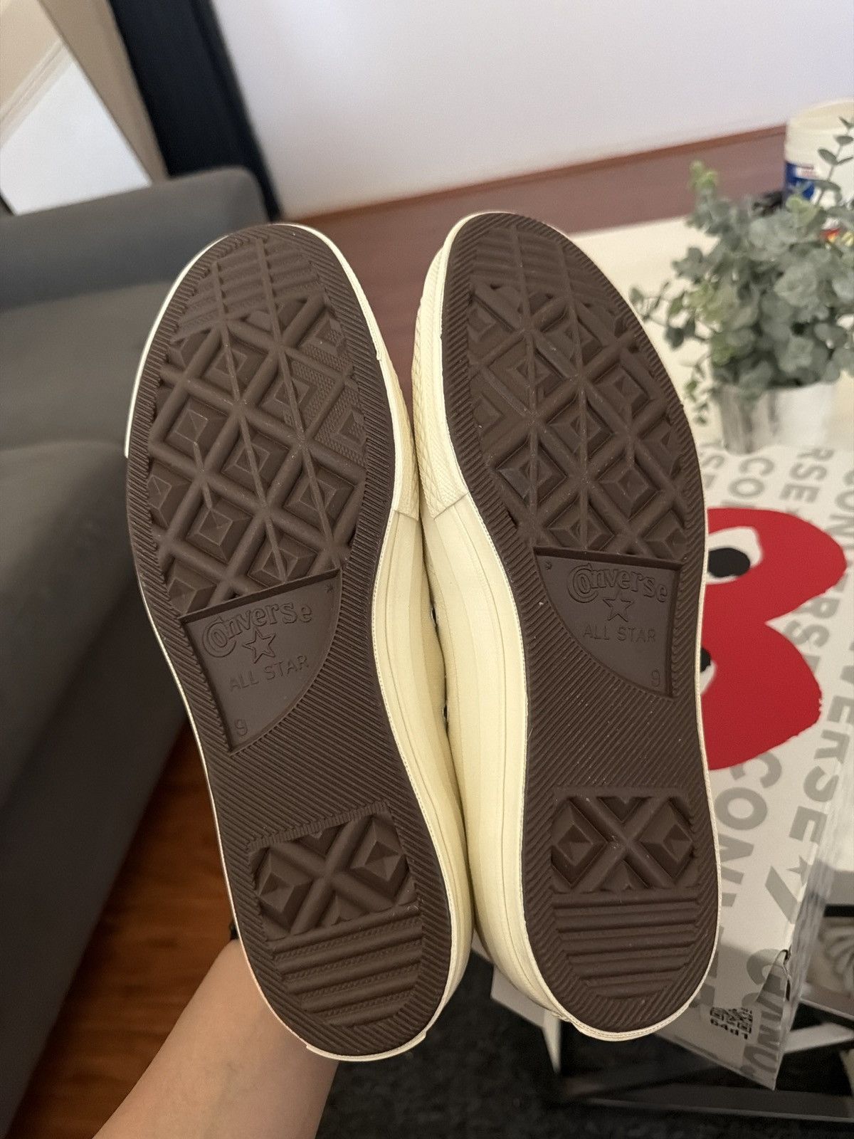 CDG by Comme des Garcons COMME DES GARÇONS PLAY X CHUCK 70 LOW 'MILK' Size US 9 / EU 42 - 4 Thumbnail