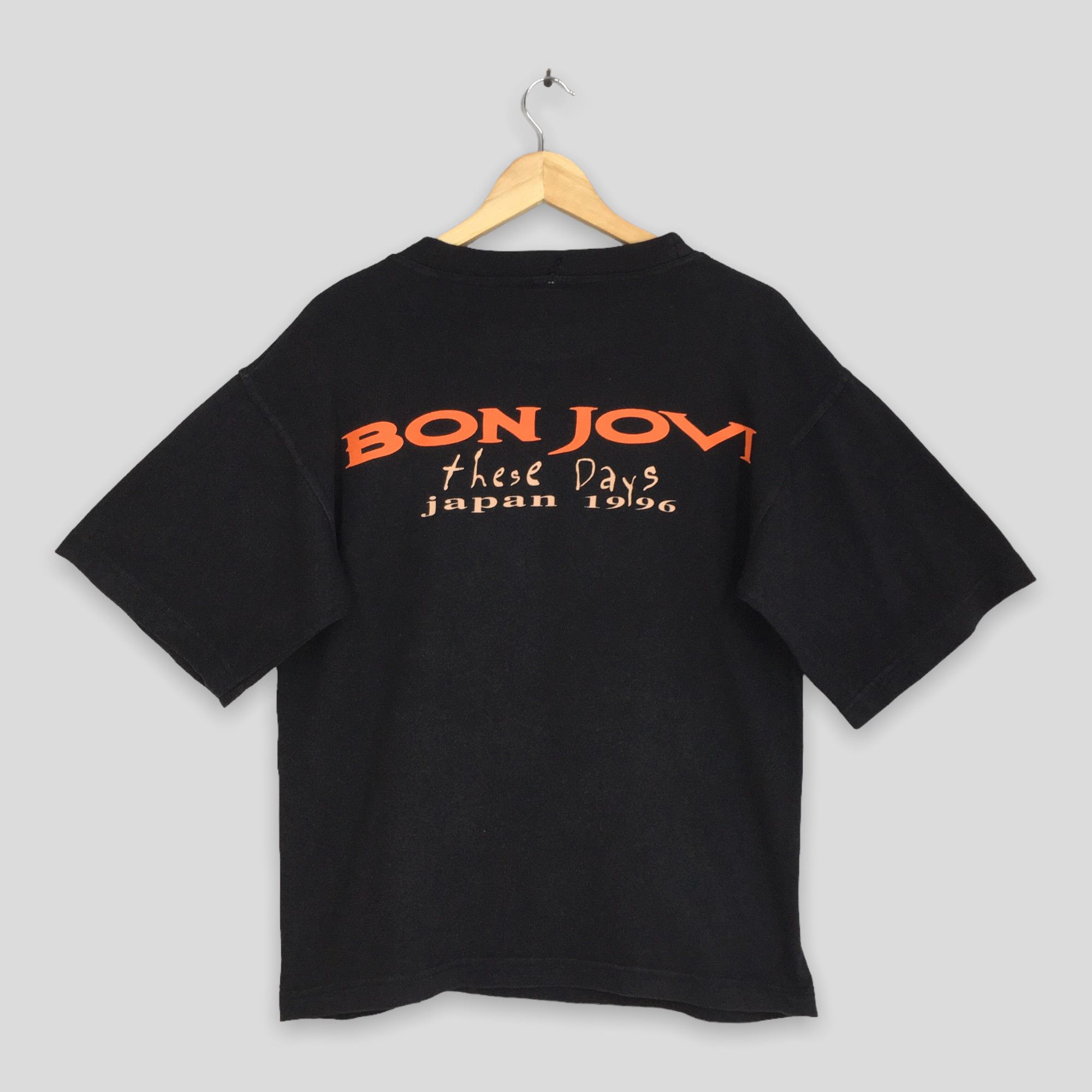 Band Tees × Bon Jovi × Vintage Vintage Bon Jovi These Days Yokohama Japan Concert Tshirt Size US M / EU 48-50 / 2 - 6 Thumbnail