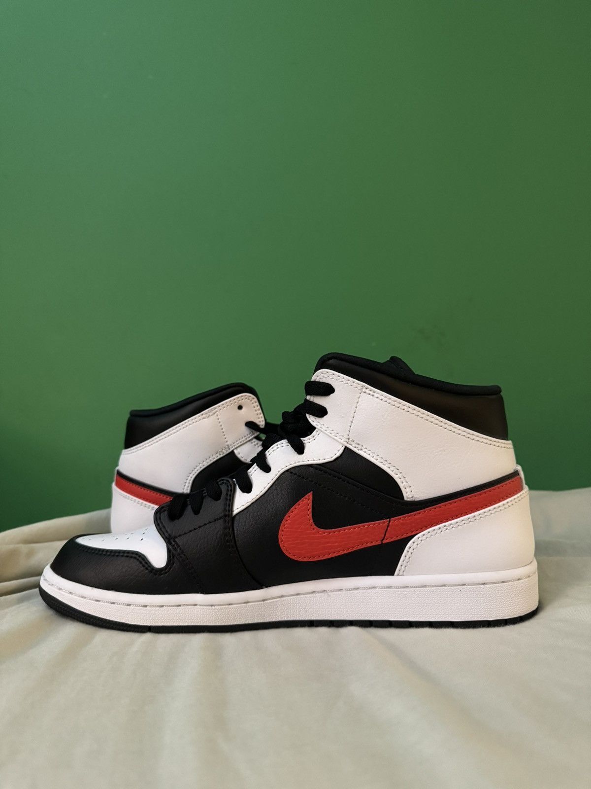 Jordan Brand Jordan 1 mid chile red 2021 Size US 11 / EU 44 - 2 Thumbnail