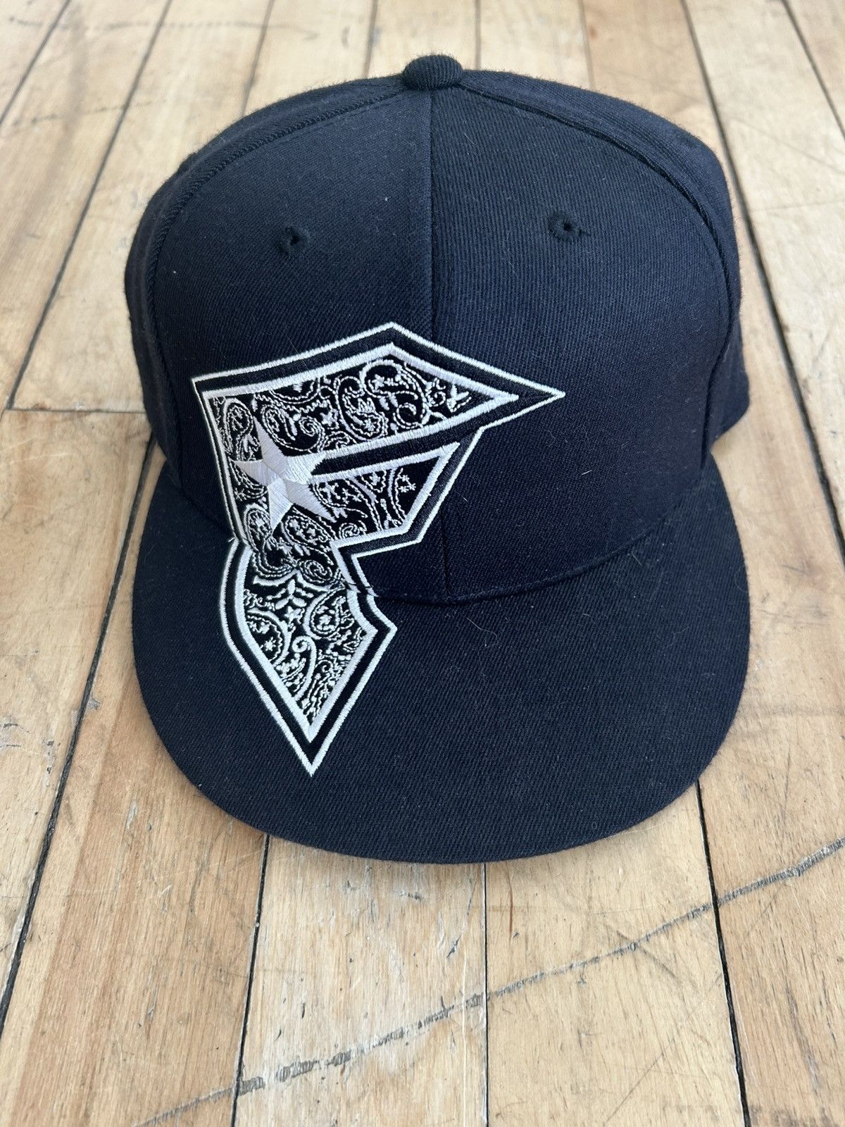 Famous Stars And Straps Vintage Famous Stars & Straps Fitted Cap Size ONE SIZE - 1 Thumbnail