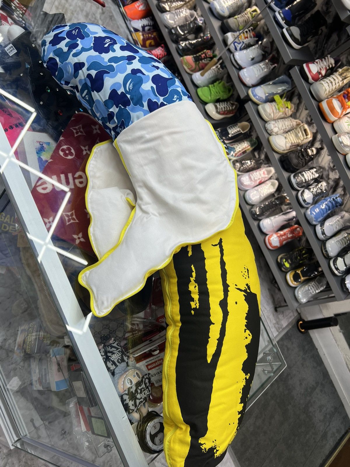 Bape BAPE x Medicom x Andy Warhol Banana Cushion Size ONE SIZE - 1 Thumbnail